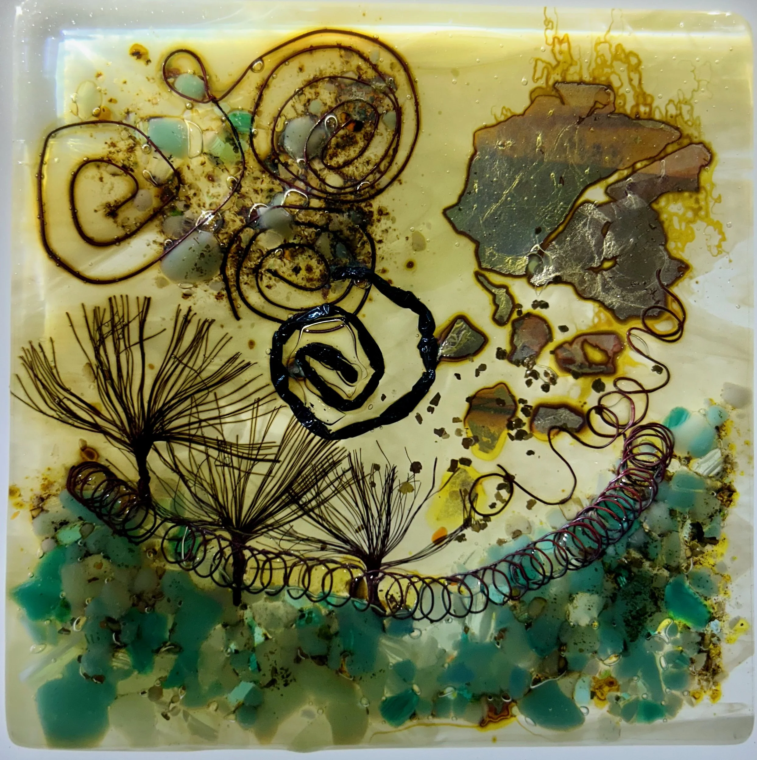 Decorative tile 16mm x 16mm
Coloured glass with glass frit & inclusions of silver leaf, copper foil, tin & copper wire
Inspired by a walk near the shore