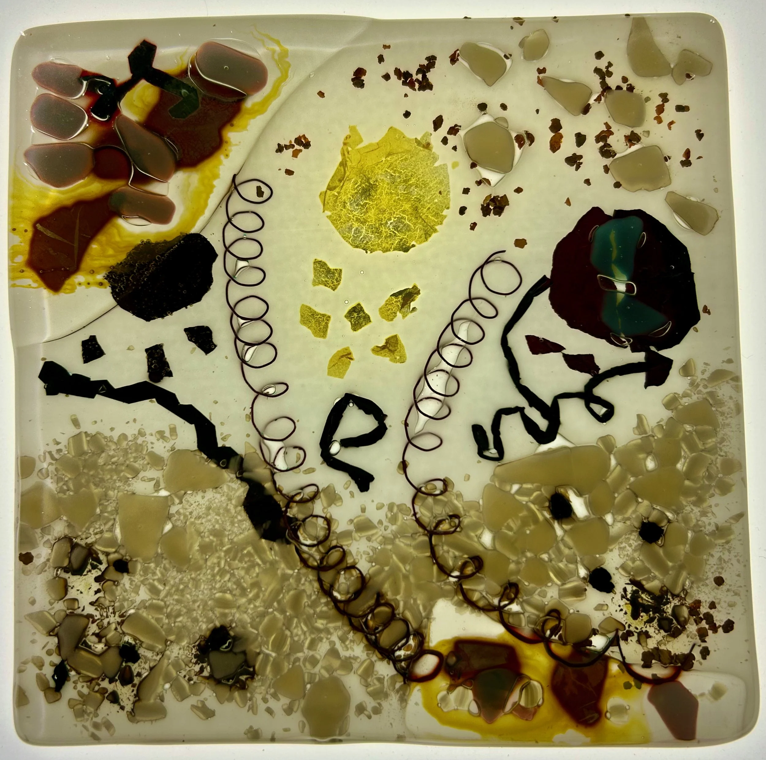 Decorative tile 16mm x 16mm
Coloured glass with glass frit & inclusions of silver leaf, copper foil, tin & copper wire
Inspired by a walk near the shore