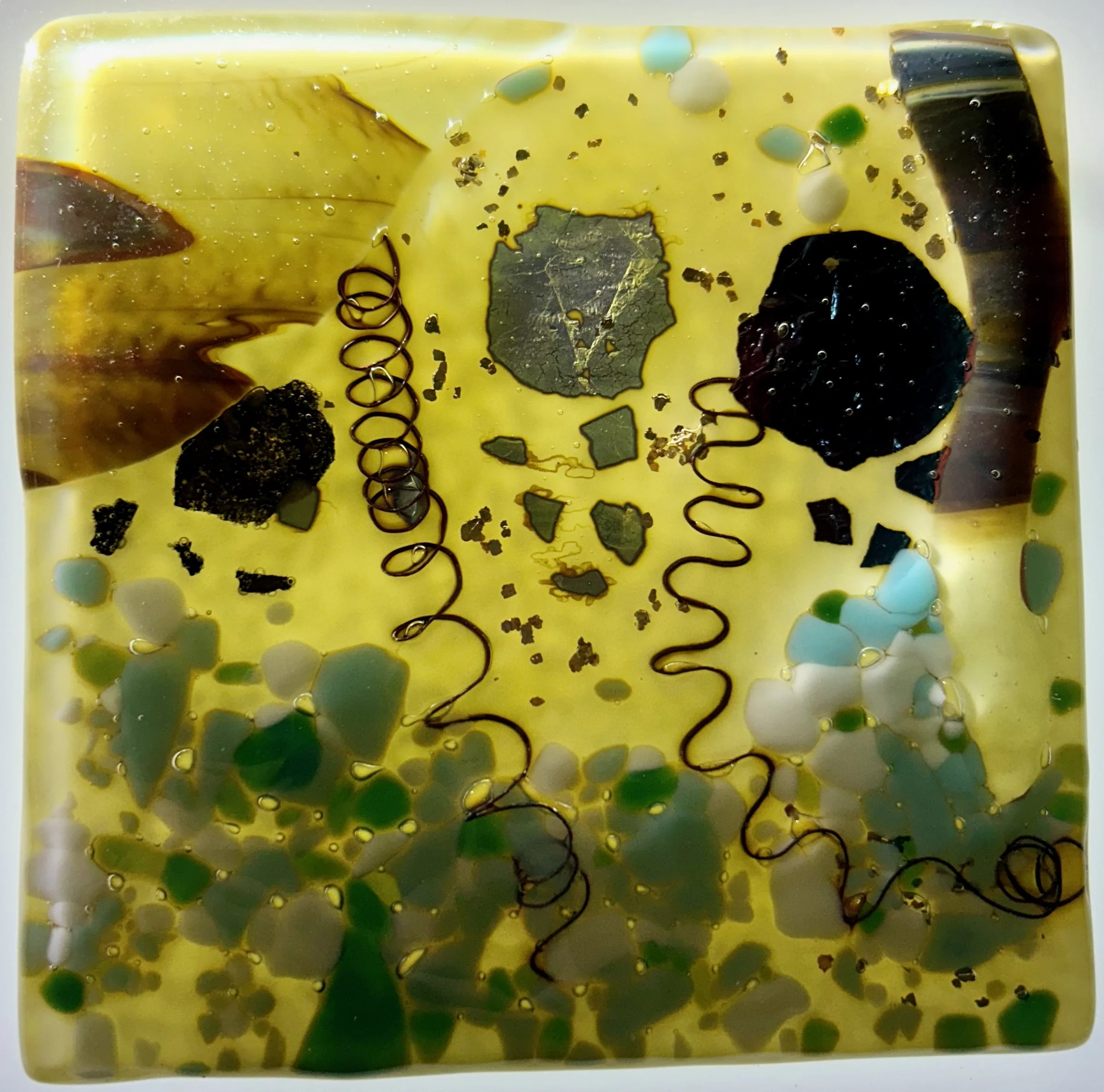 Decorative tile 16mm x 16mm
Coloured glass with glass frit & inclusions of silver leaf, copper foil, tin & copper wire
Inspired by a walk near the shore