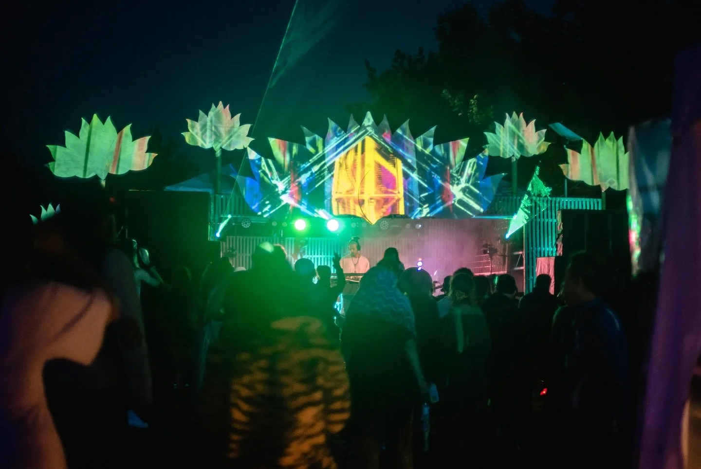 🚨 Calling All AV Techs &amp; Stage Builders! 🚨
We&rsquo;re locking in our final crew for the 2025 edition of @sonicspringsfestival, and we&rsquo;re looking for passionate stage builders, AV techs, and festival-loving volunteers to join the team.

?