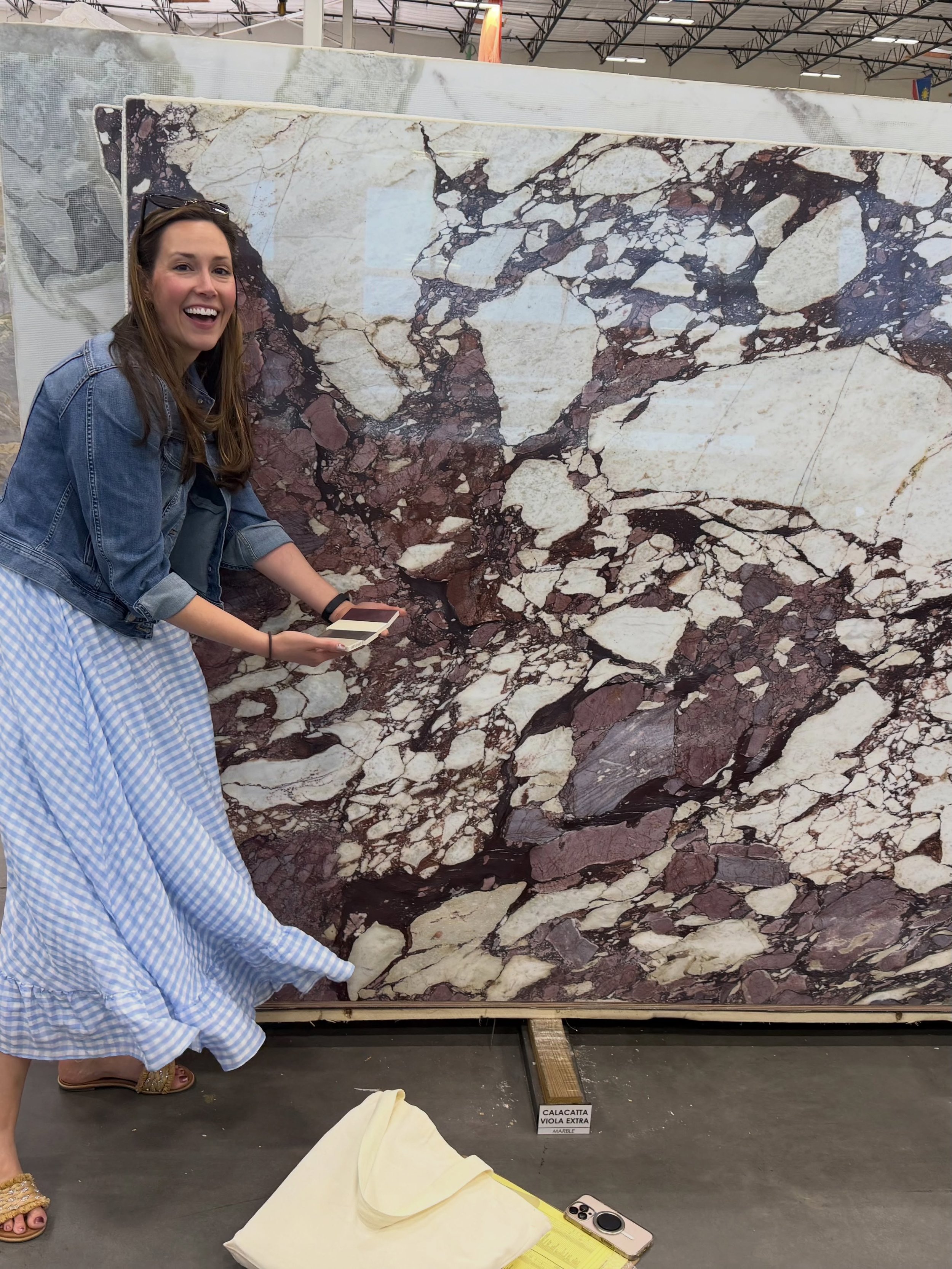 Arizona work trip recap 🌵☀️🏡

1. Proudly Vanna Whiting the powder room slab
2. The most incredible stone importer I&rsquo;ve ever seen &mdash; thank you @thestonecollection 🤍
3. Kitchen countertop option 1
4. Kitchen countertop option 2
5. Great r