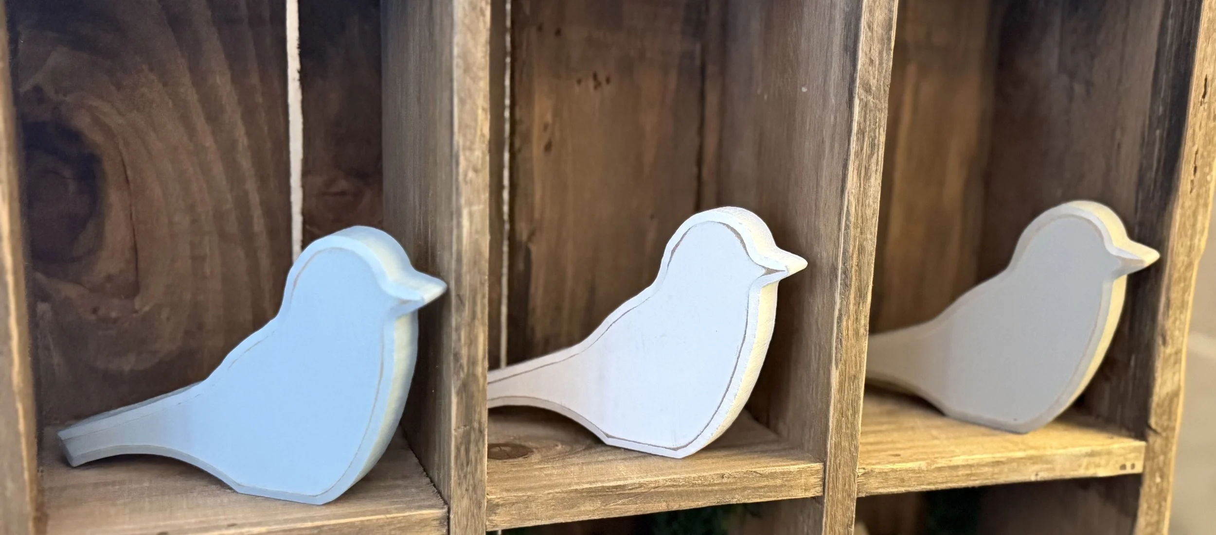 Distressed chunky wooden spring bird