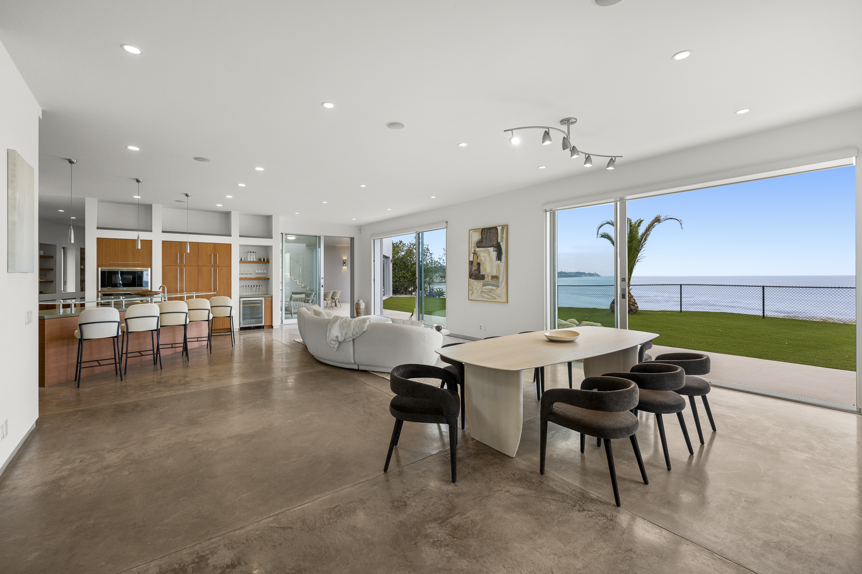 Shoreline Rental Web Photo-10.png