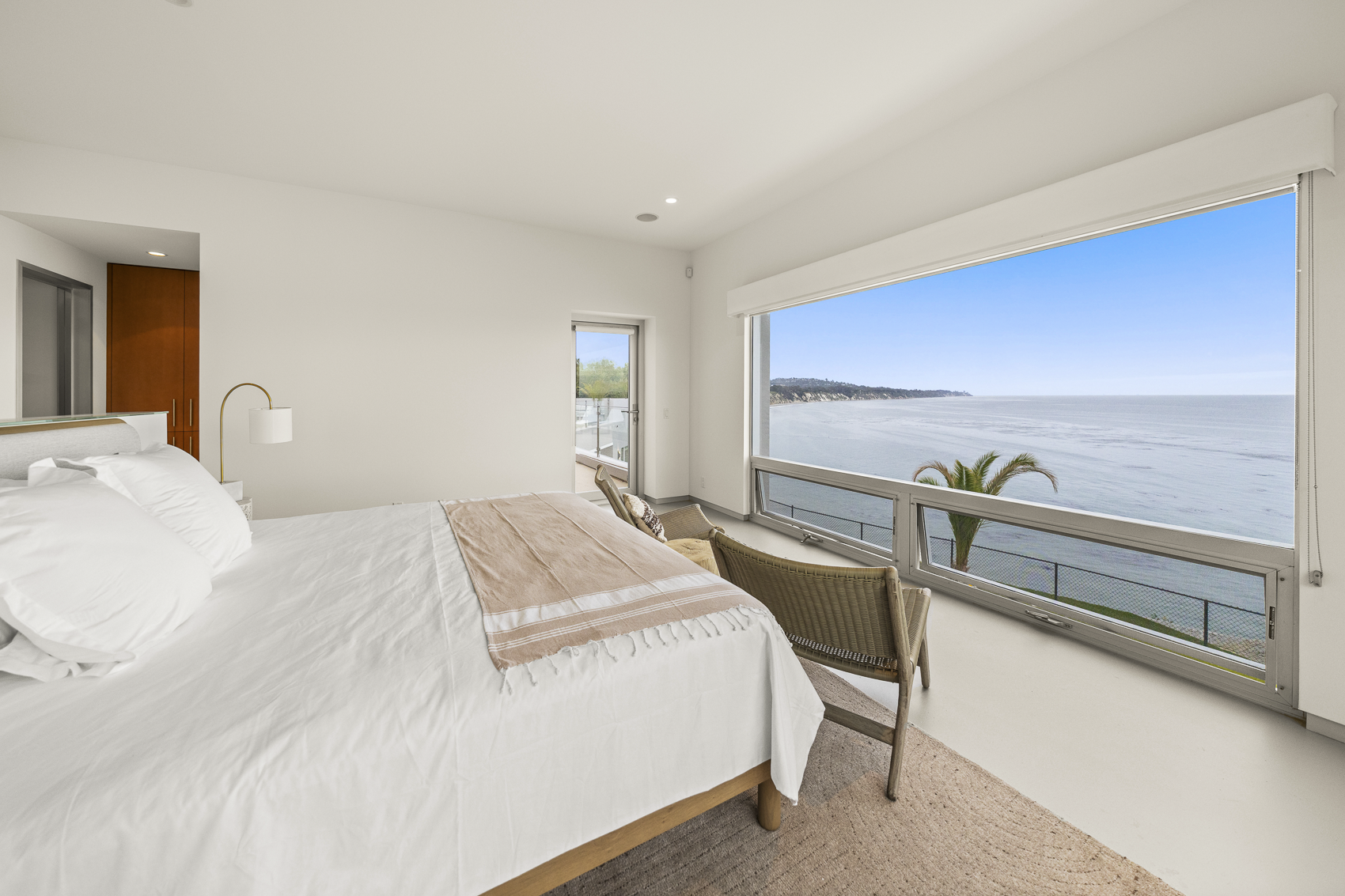 Shoreline Rental Web Photo-26.png