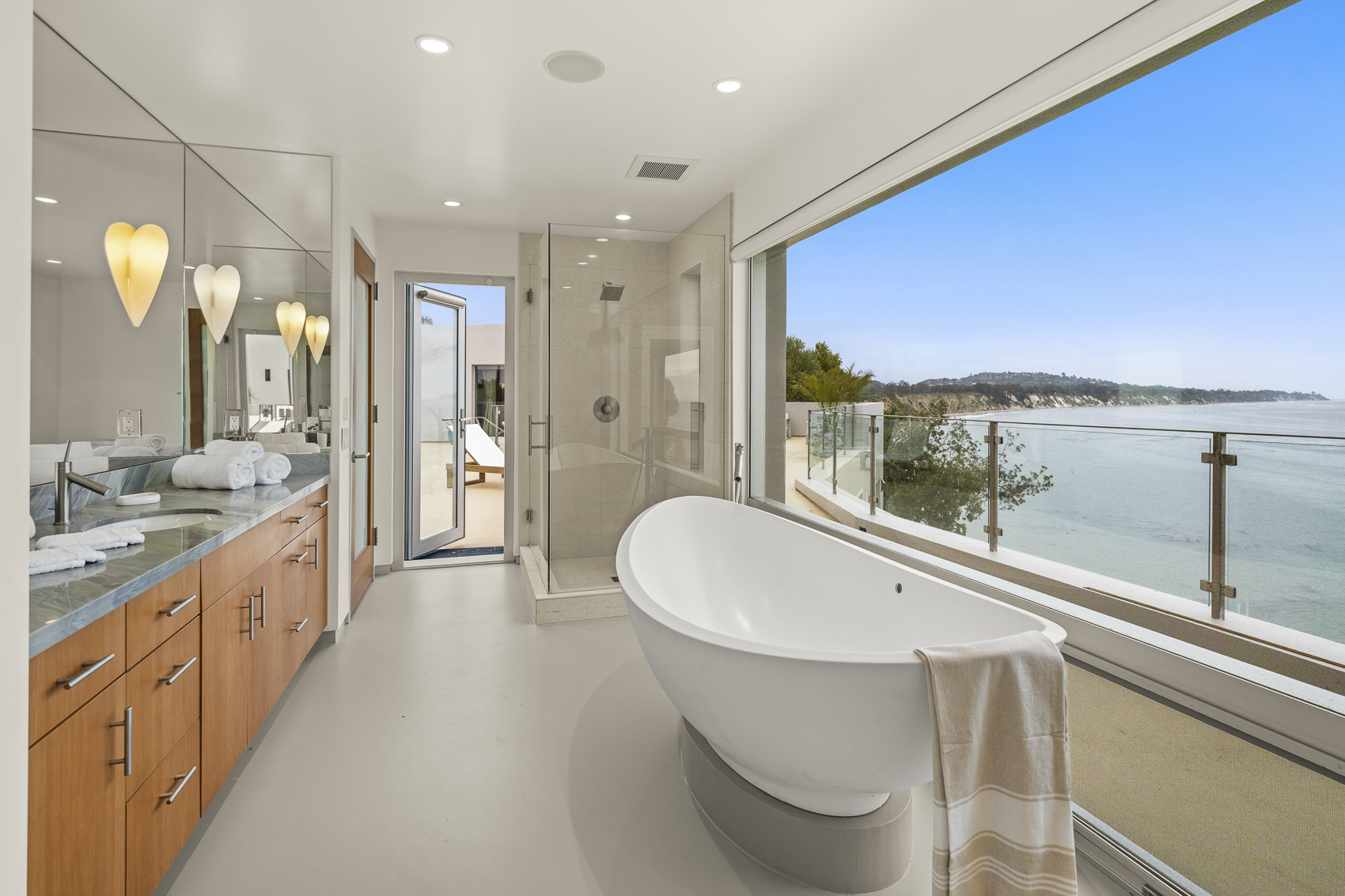 Shoreline Rental Web Photo-27.png