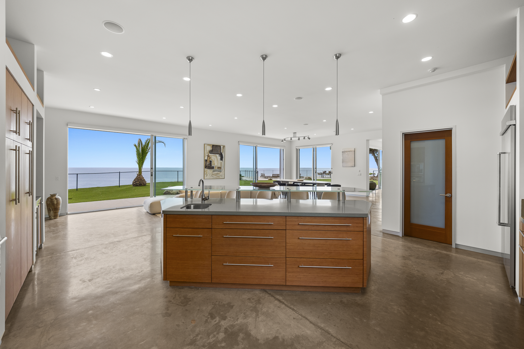 Shoreline Rental Web Photo-15.png