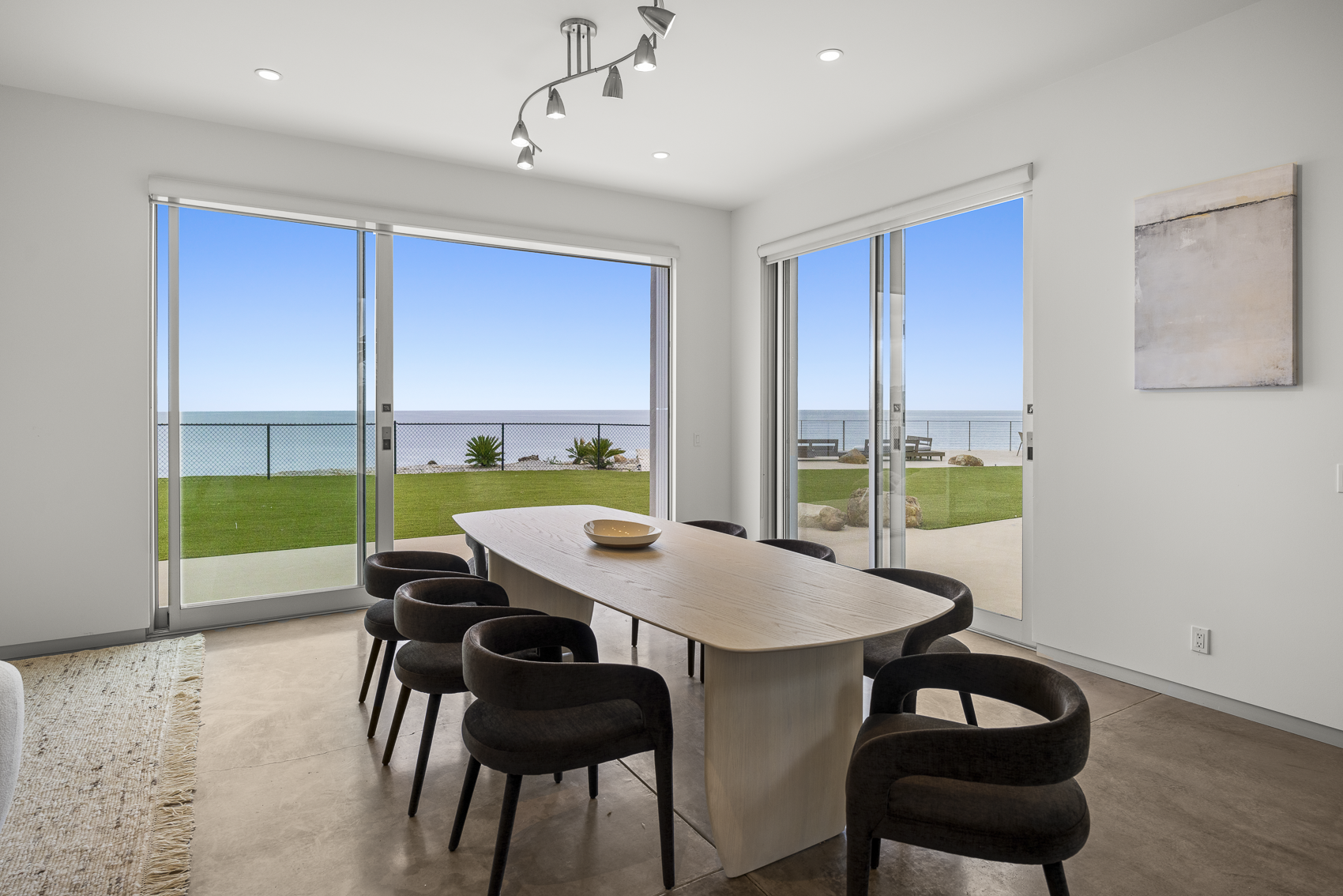 Shoreline Rental Web Photo-12.png