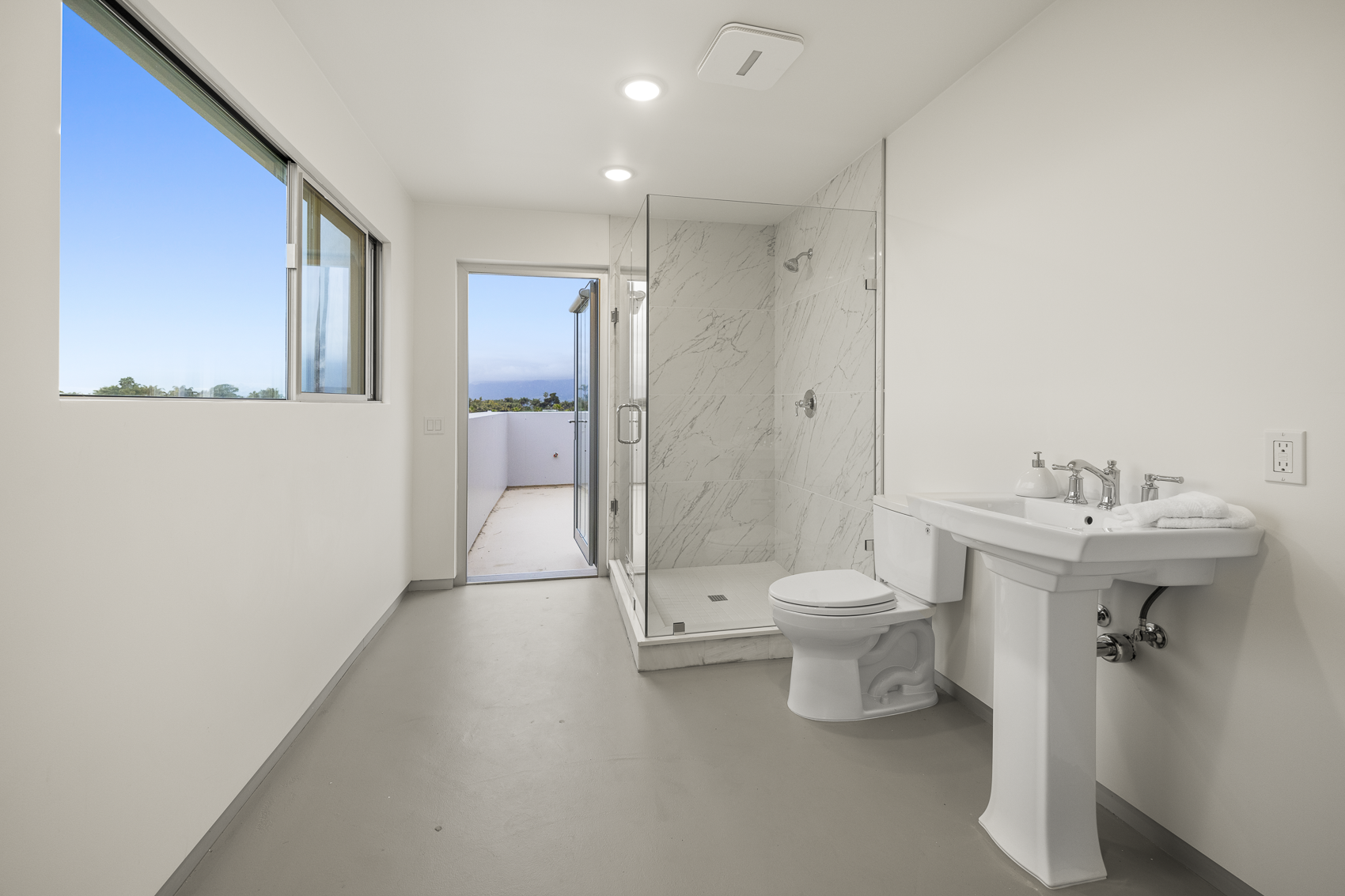 Shoreline Rental Web Photo-23.png