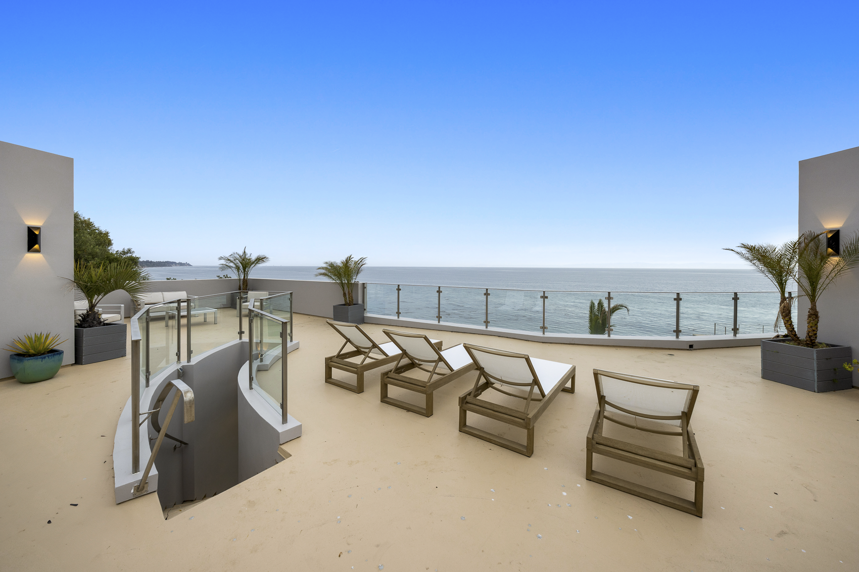 Shoreline Rental Web Photo-30.png