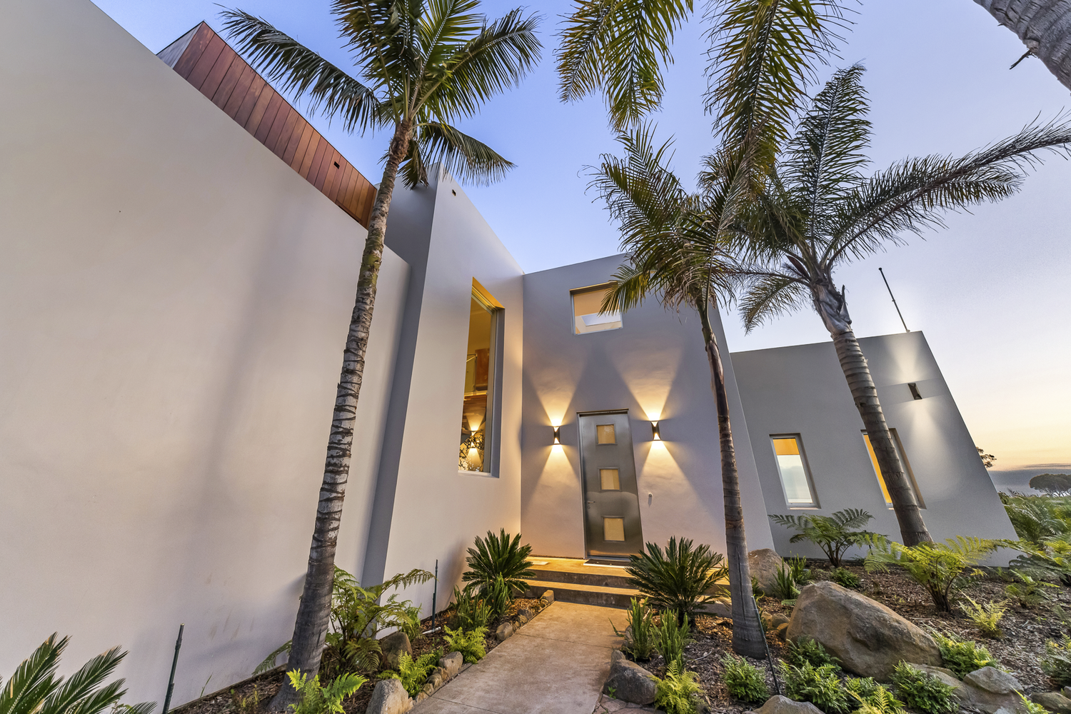 Modern exterior and landscaped entrance of Shoreline House