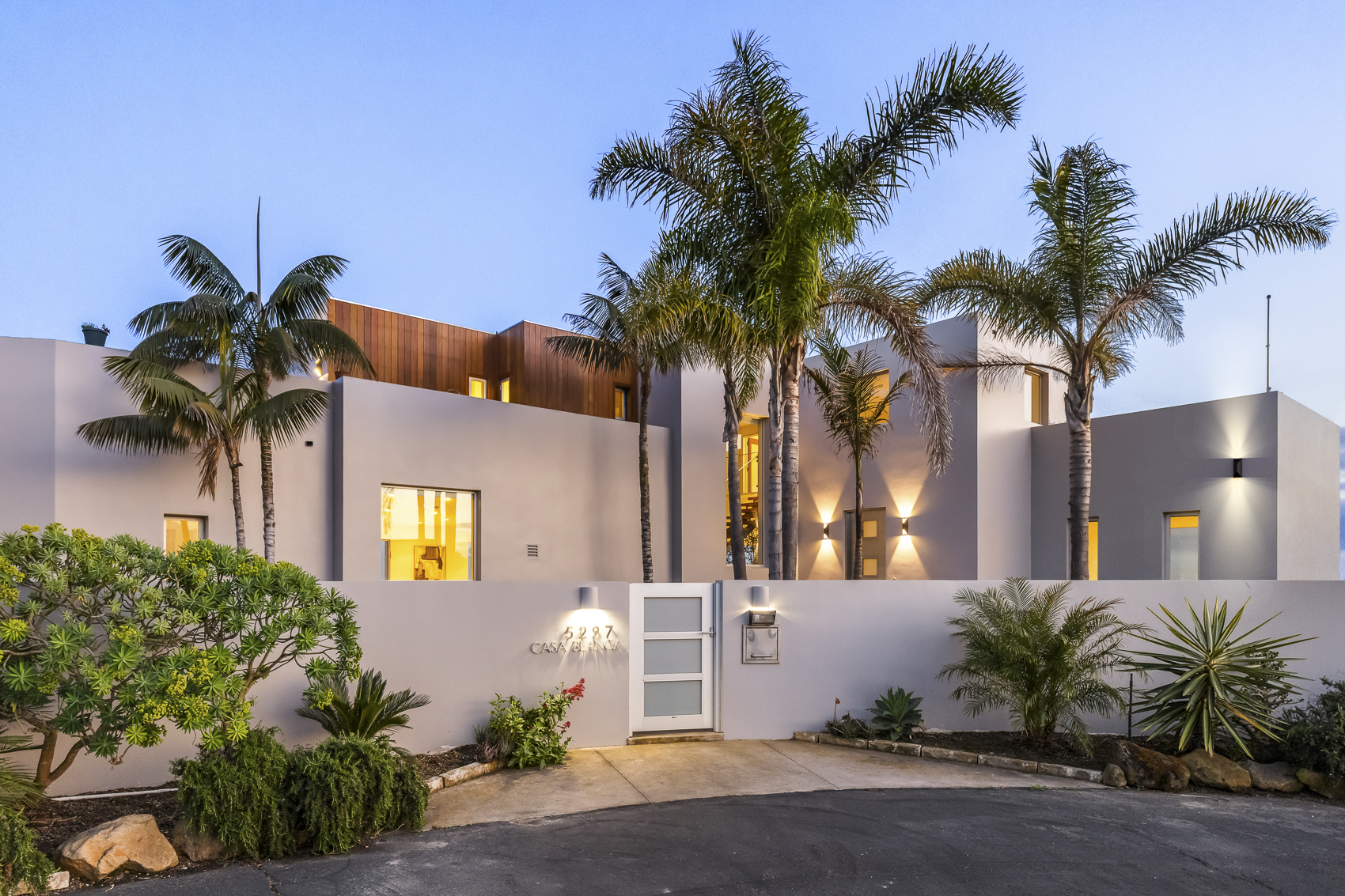 Shoreline Rental Web Photo-05.png