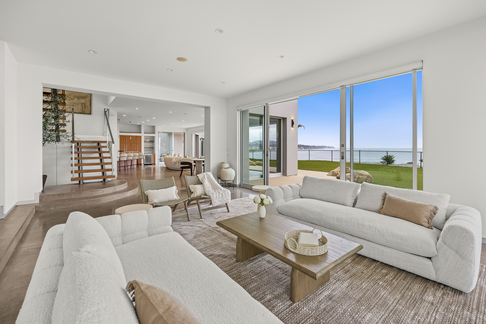 Shoreline Rental Web Photo-09.png