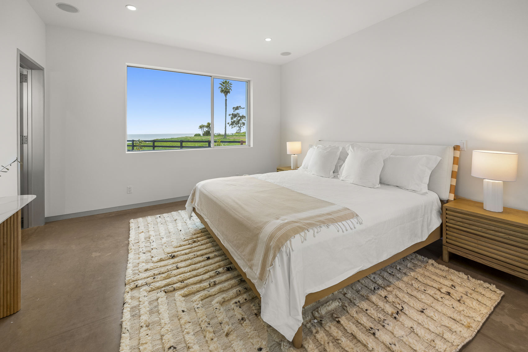 Shoreline Rental Web Photo-18.png