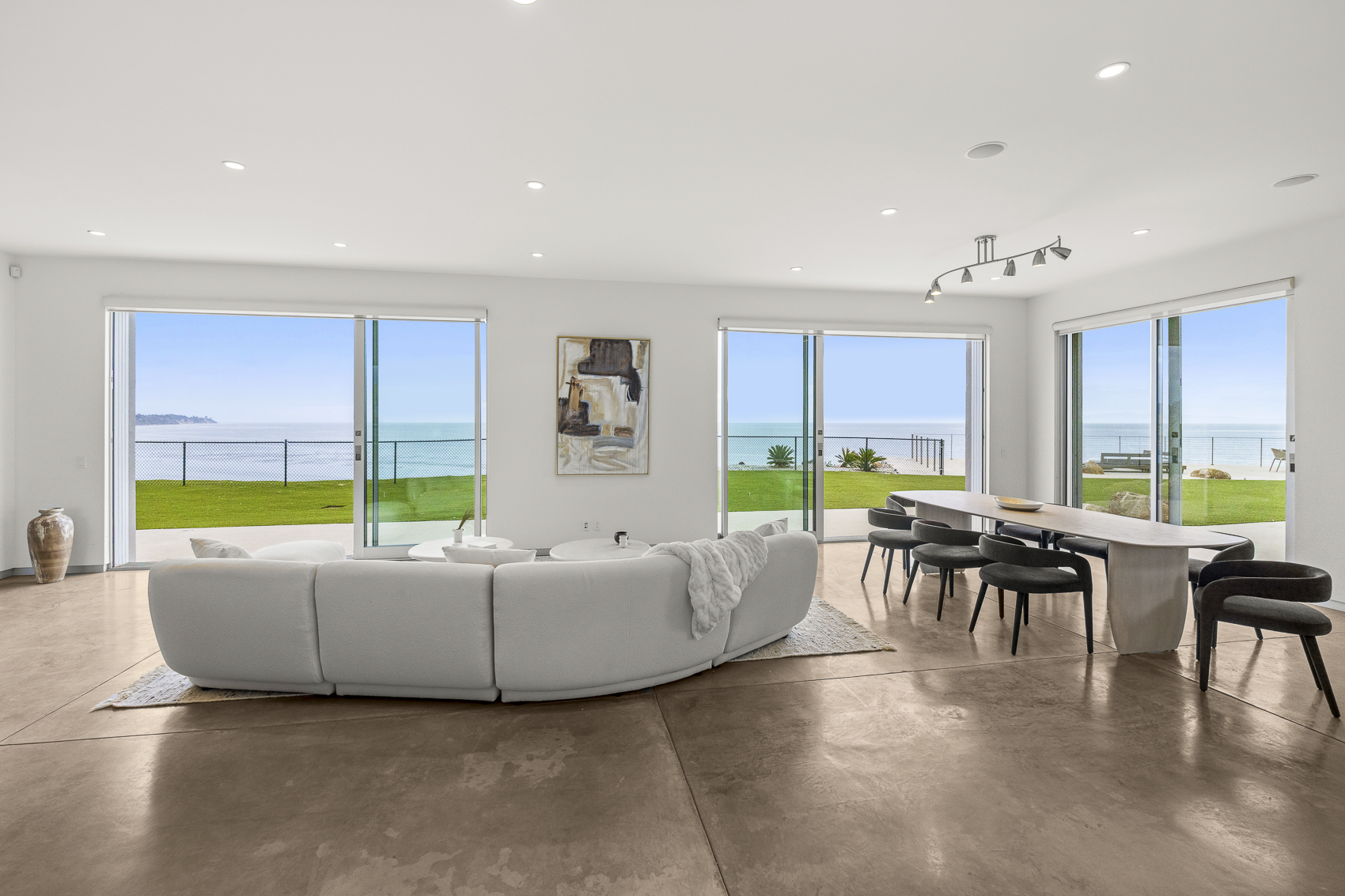 Shoreline Rental Web Photo-11.png