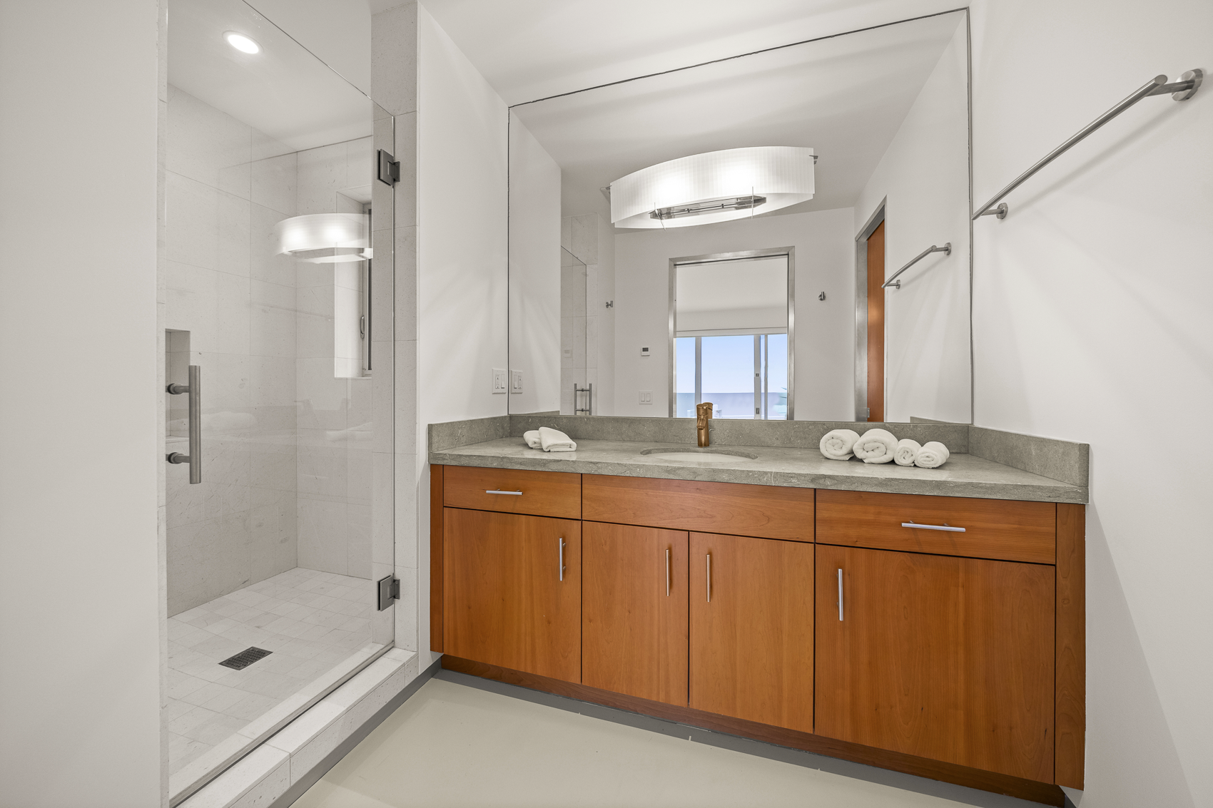 Shoreline Rental Web Photo-32.png