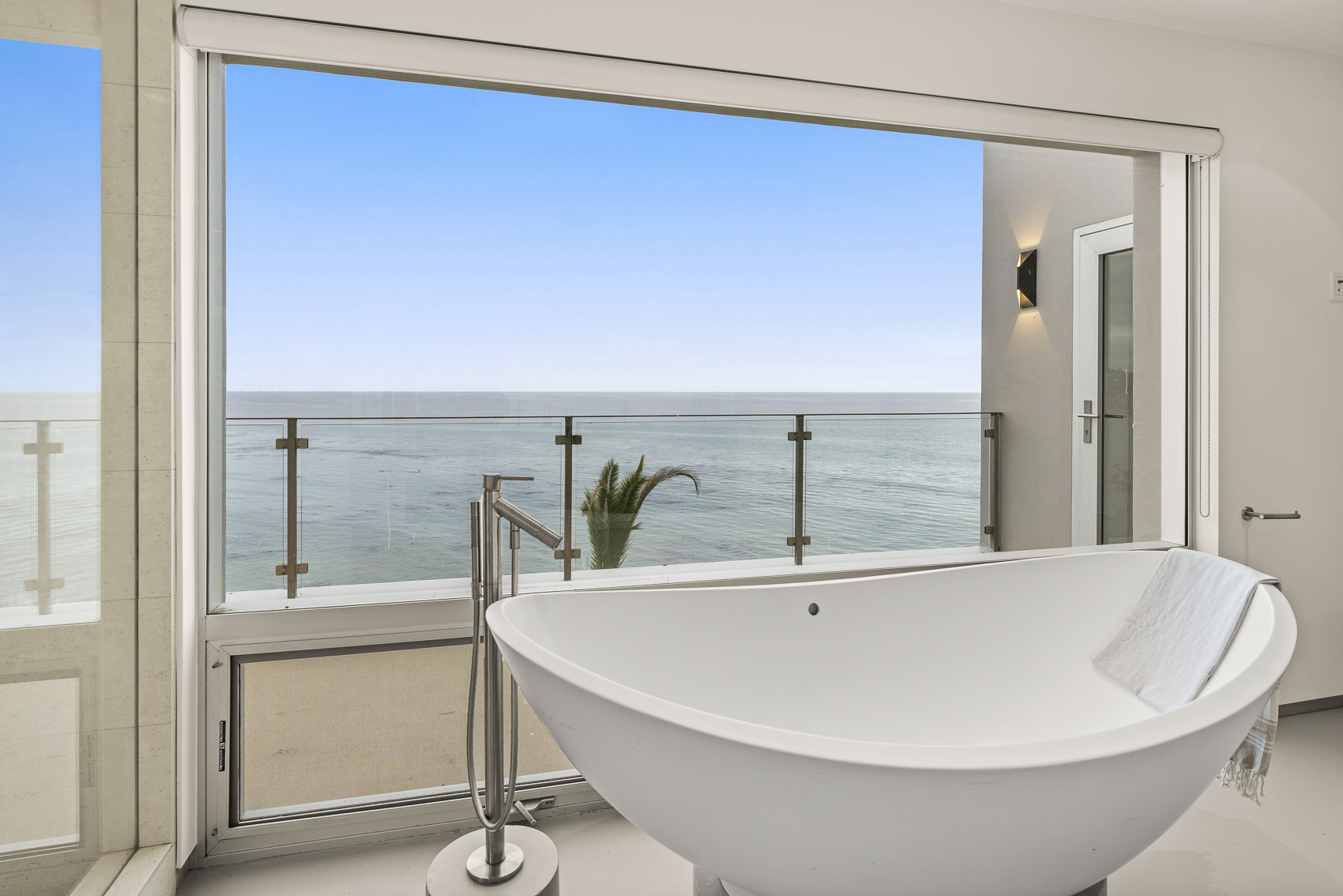 Shoreline Rental Web Photo-28.png