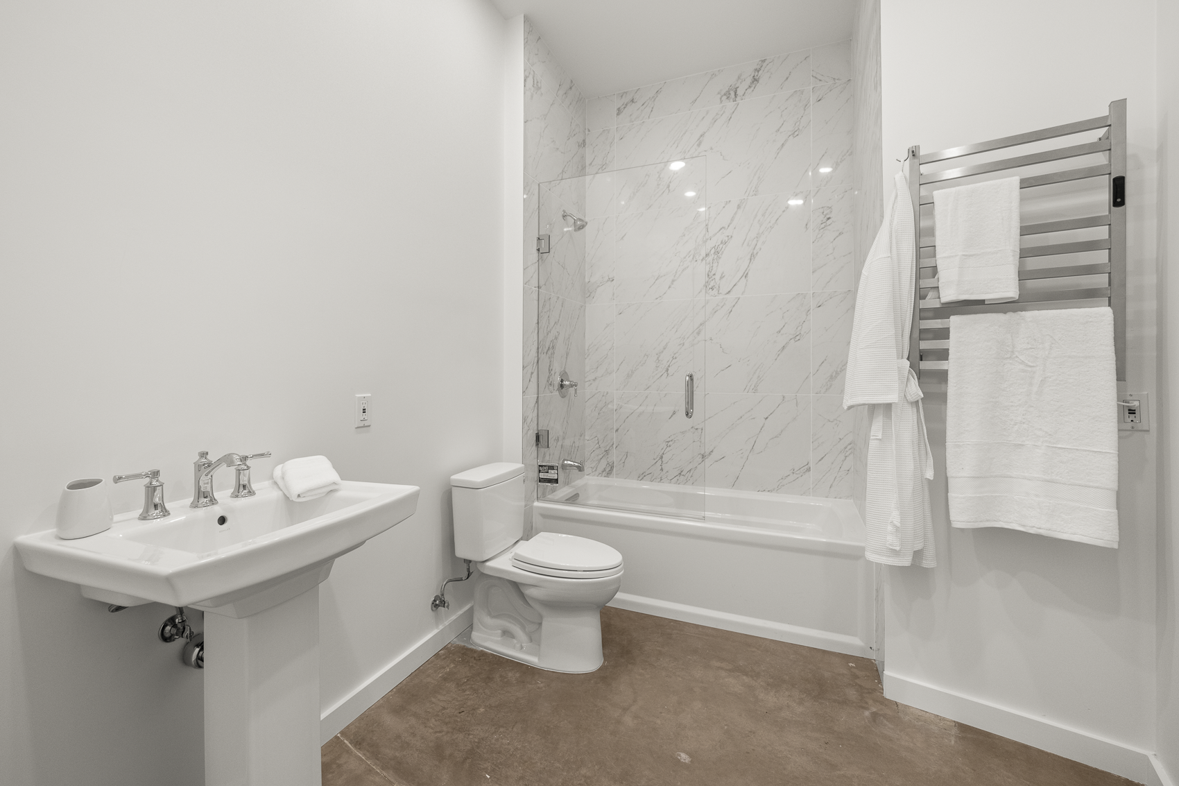 Shoreline Rental Web Photo-36.png