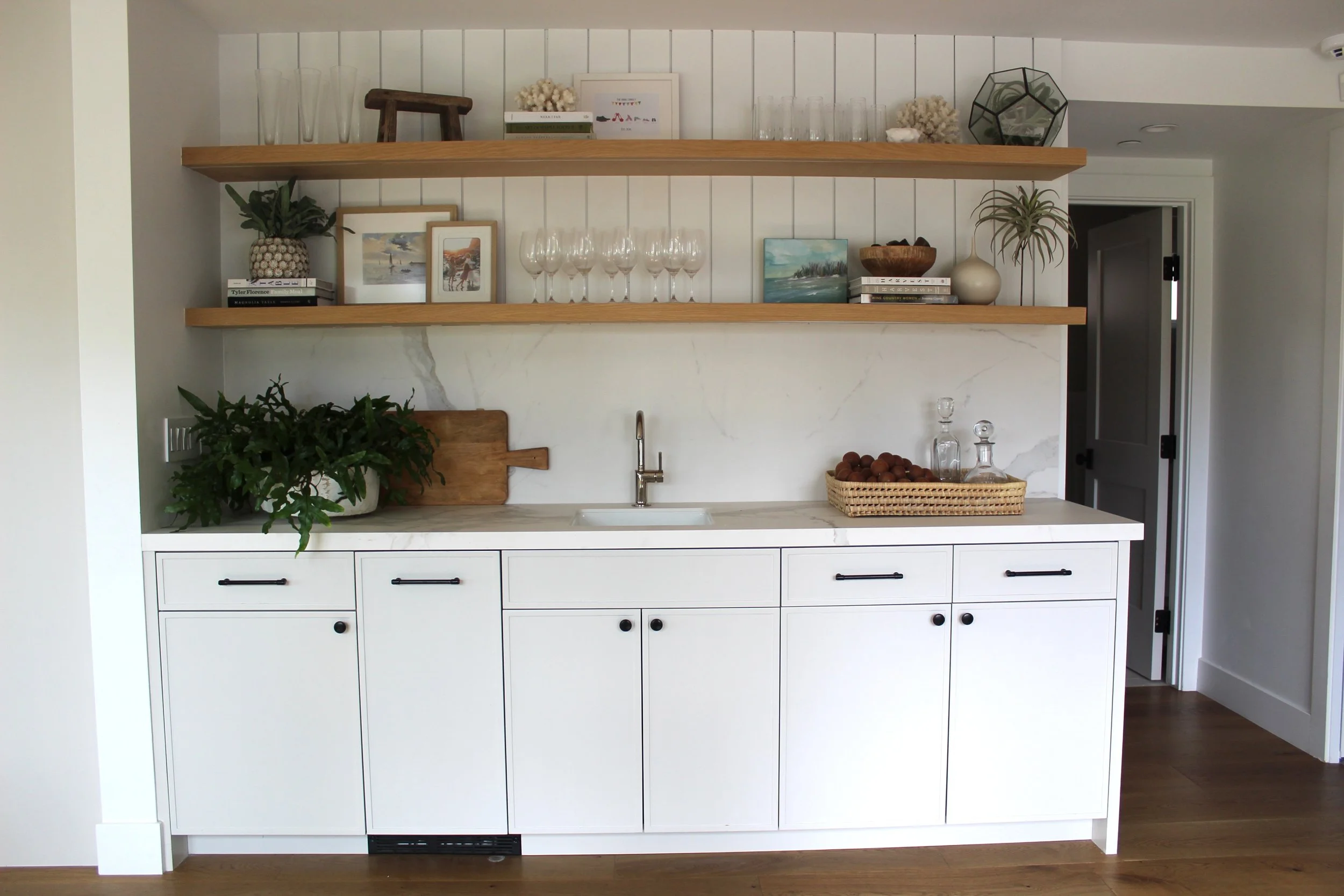 wet bar in coastal home