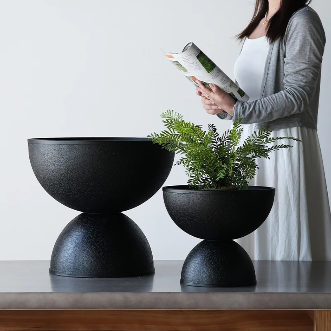 Dome Pedestal Pot