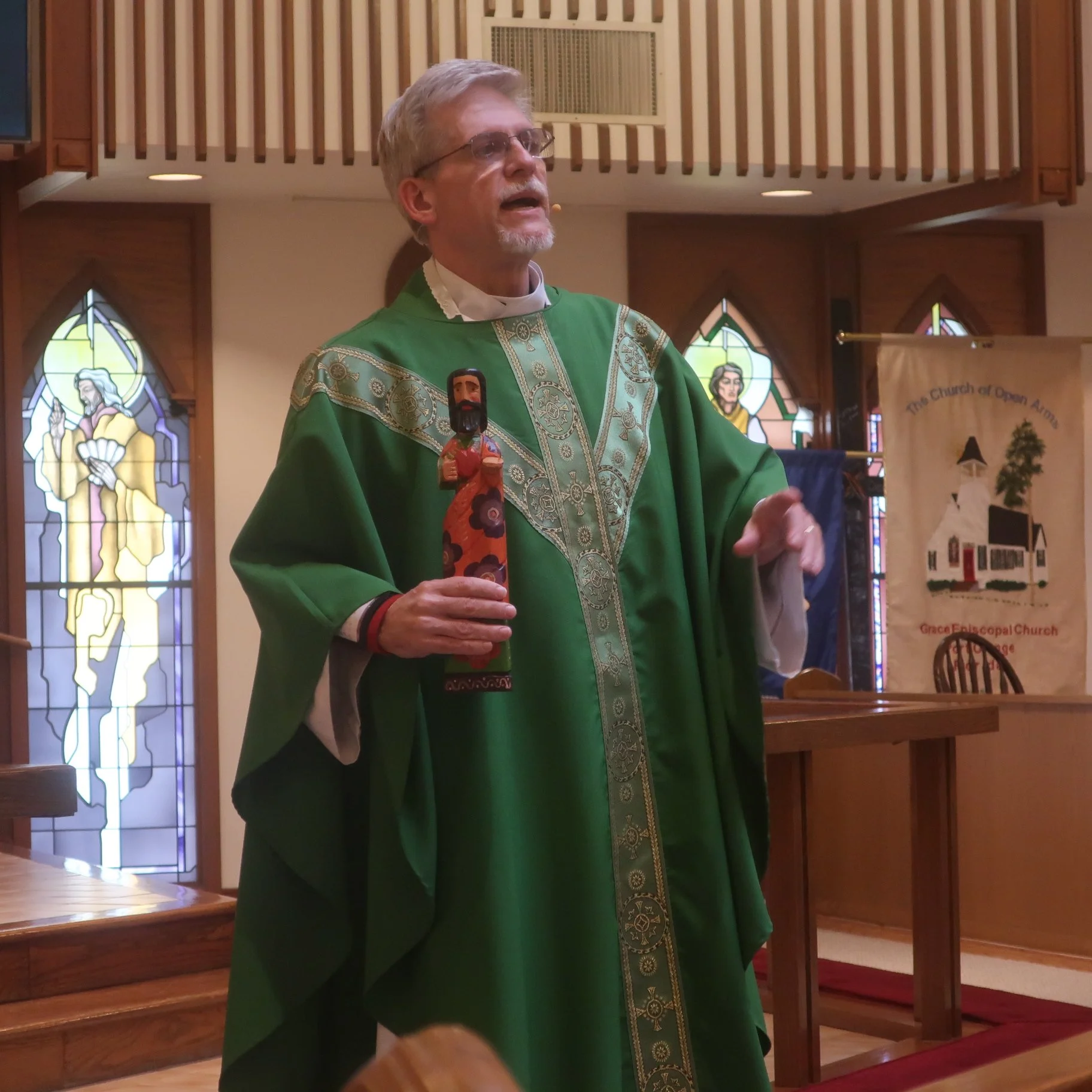 Fr. Gary Jackson's Sunday message included how we all need a daily reminder to keep Jesus in our hearts and lives, using a statue of Jesus given to him that he noted he would be moving to place by his front door so he could touch it as he leaves his 