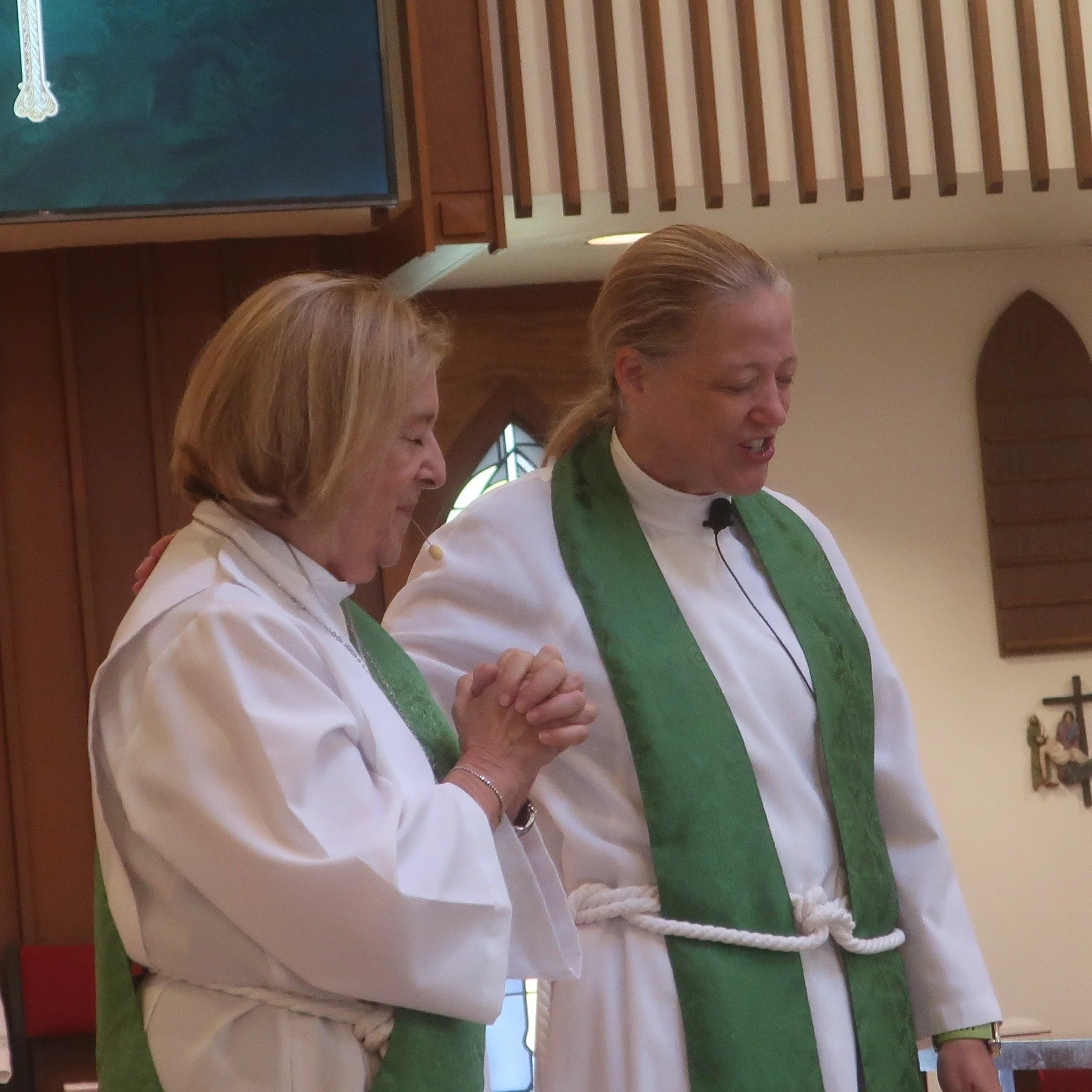 The Grace family happily welcomed back assistant priest Rev. Stephanie Whitman on Aug. 9. Rev. Stephanie, who has been on temporary assignment with her husband, Rev. David Whitman, filled in for Fr. Gary Jackson, who is on vacation.

#portorangechurc