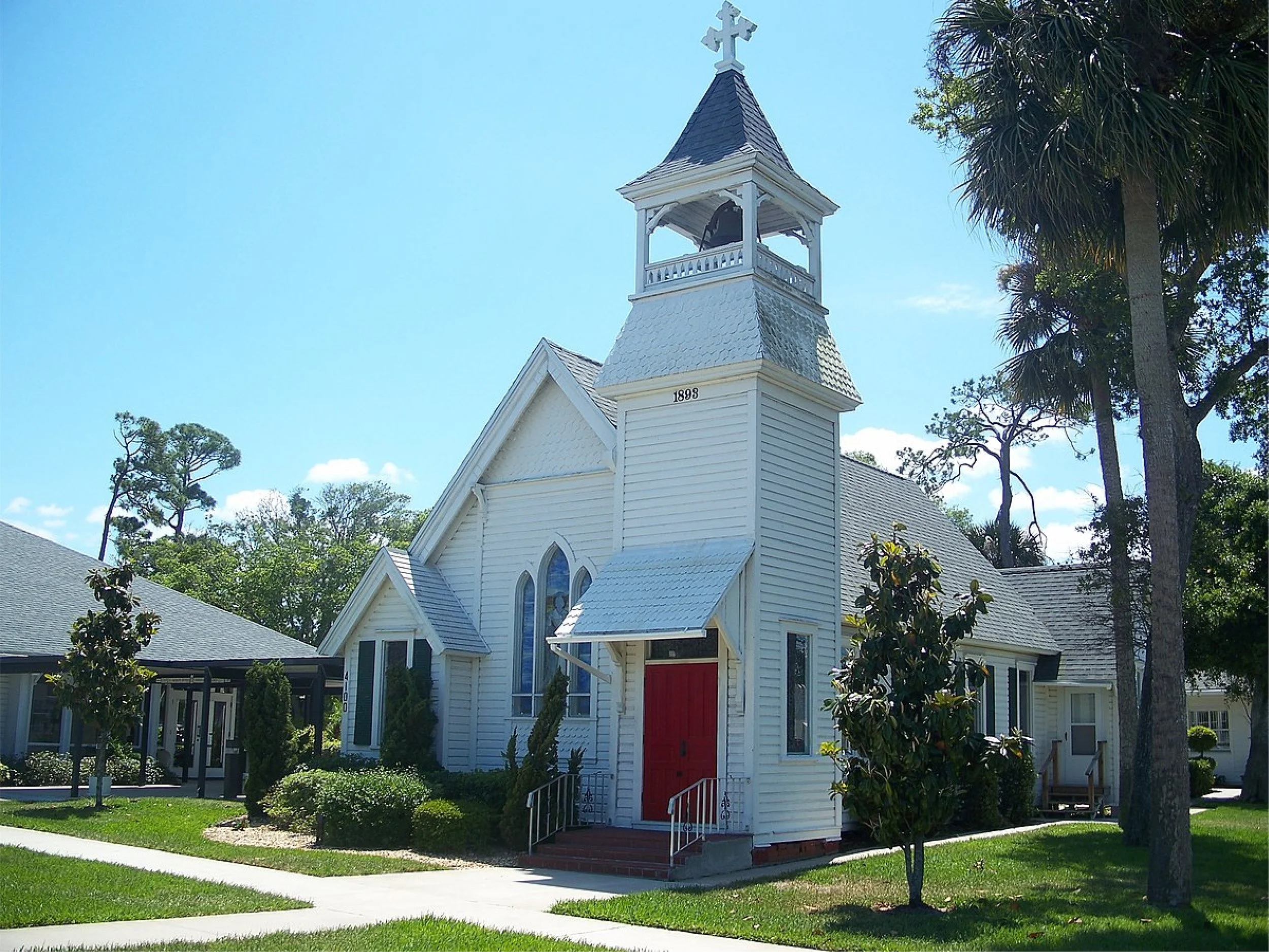 Exterior view of Grace Episcopal Church with welcoming entrance and historic architecture