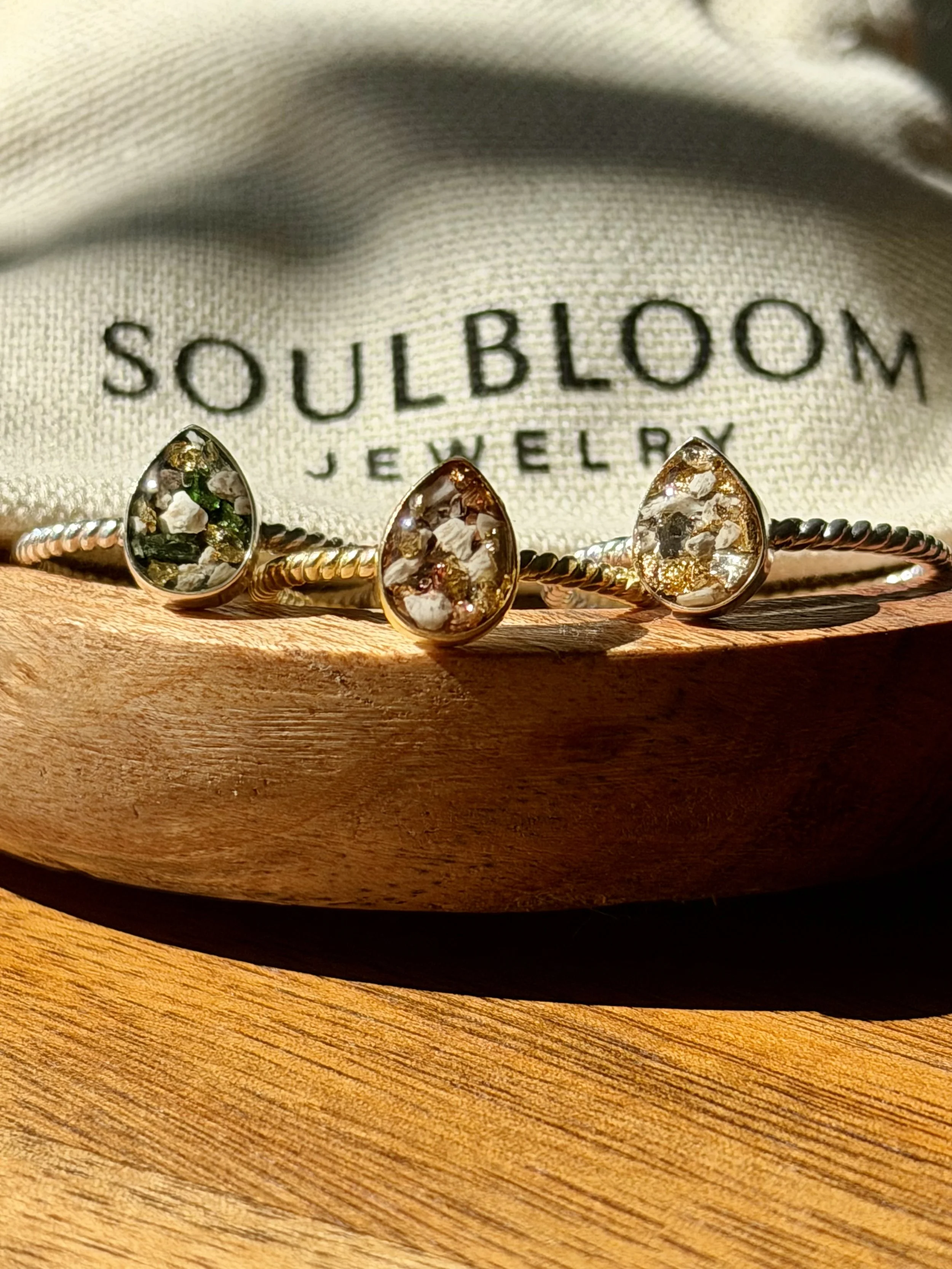 Keepsake memorial rings made with cremation ashes to honor the loss of a loved one