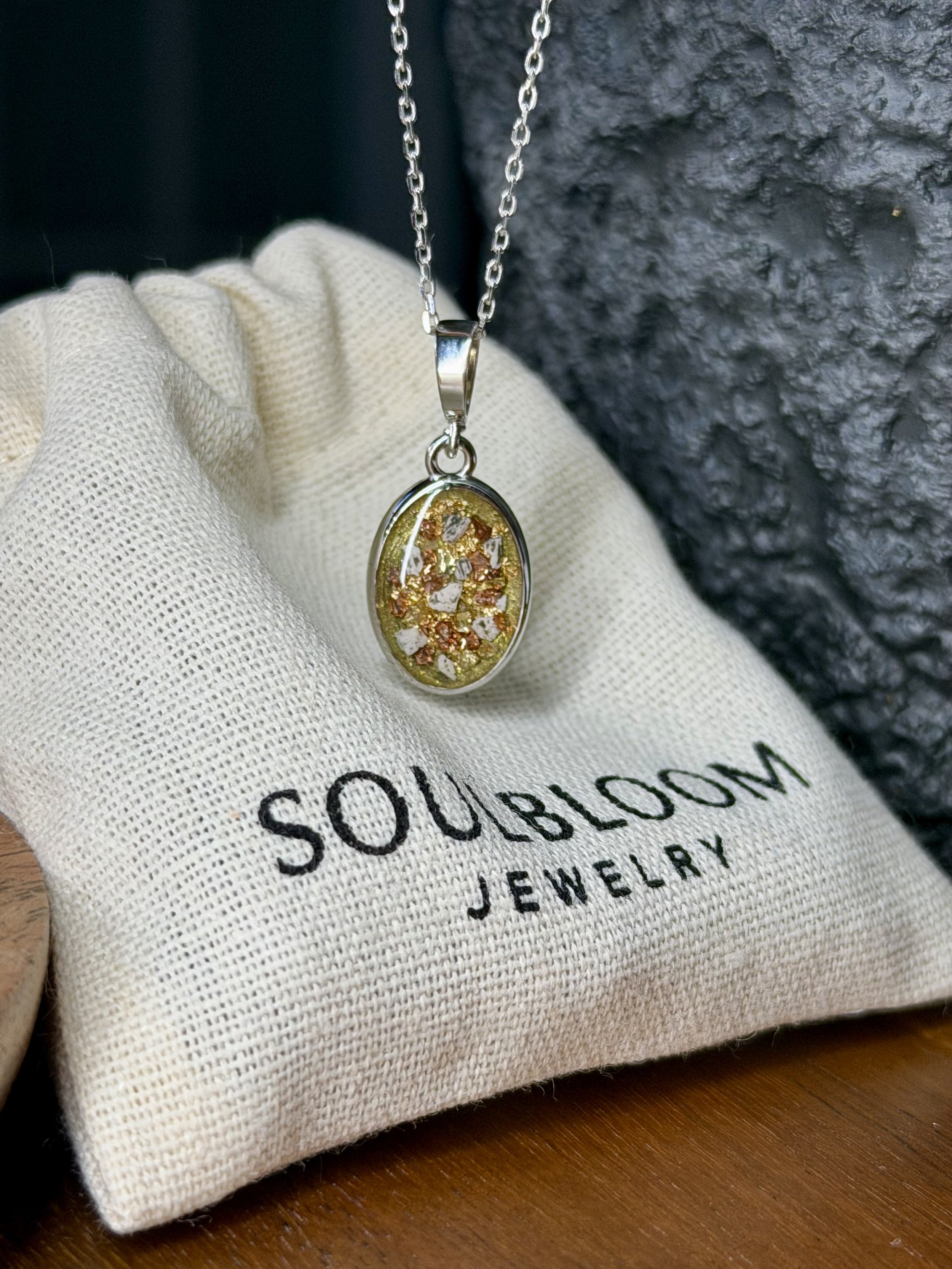 Keepsake memorial necklace cremation ashes
