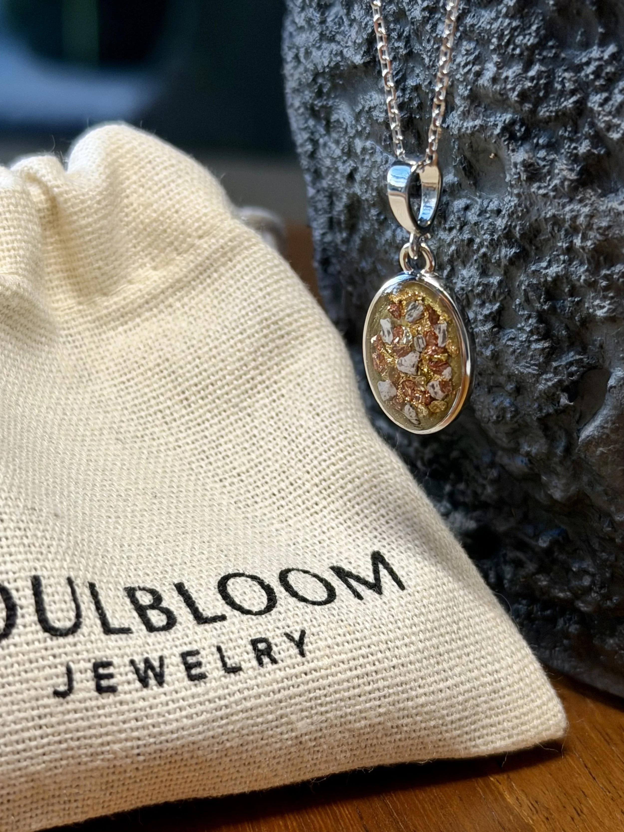 Keepsake memorial necklace cremation ashes