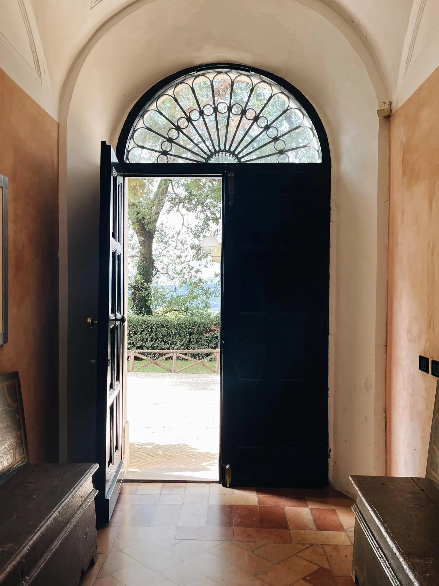 A quiet place to land.
Join me in Italy this fall

#slowtravel #italyretreat #boutiquetravel #intentionaltravel #slowlivingitaly creativeescape quietluxury retreatlife europeanescape villalife designledtravel restorativetravel