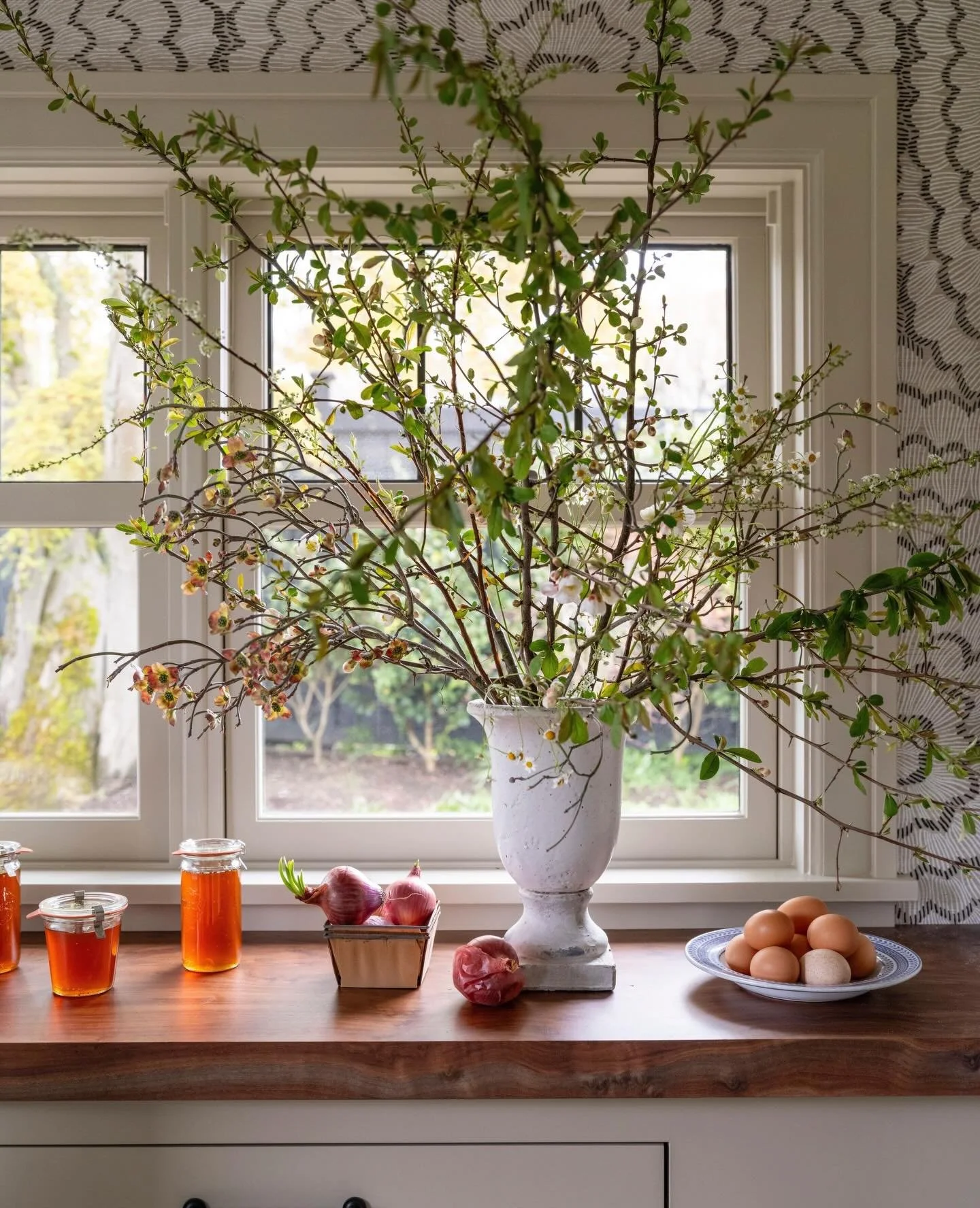 Isn&rsquo;t a mudroom for dropping off all of your Saturday market finds?⁠
⁠
⁠
Designer: @tammarastrouddesign⁠
Photographer:@_karamercer⁠
Stylist:@teressajohnson