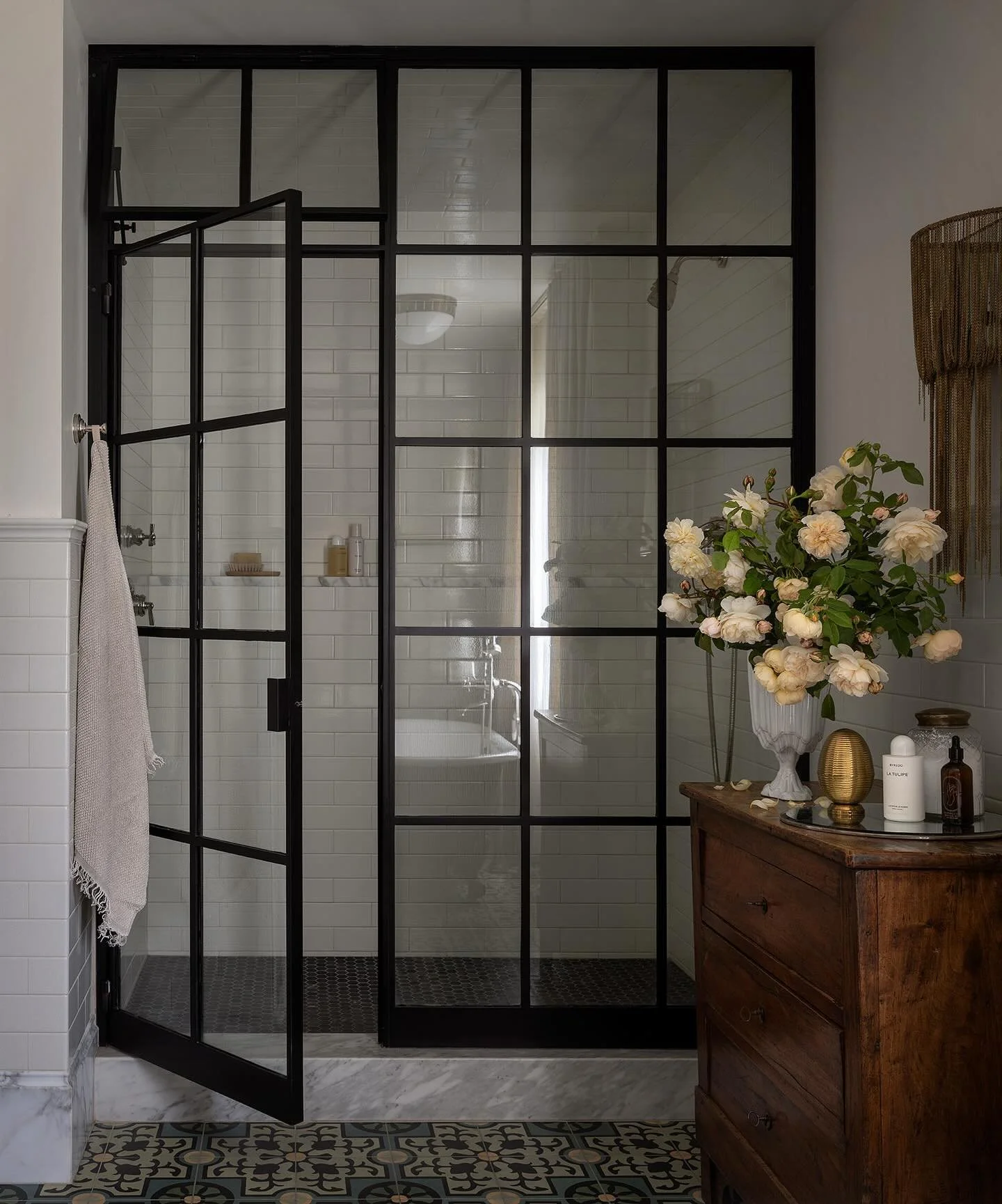 More from this stunning project, designed and architected by Studio LeClercq @katie.leclercq , featured in @ruemagazine 

Honored to contribute floral to this project: @teressajohnson.

Captured by @aaronleitz.