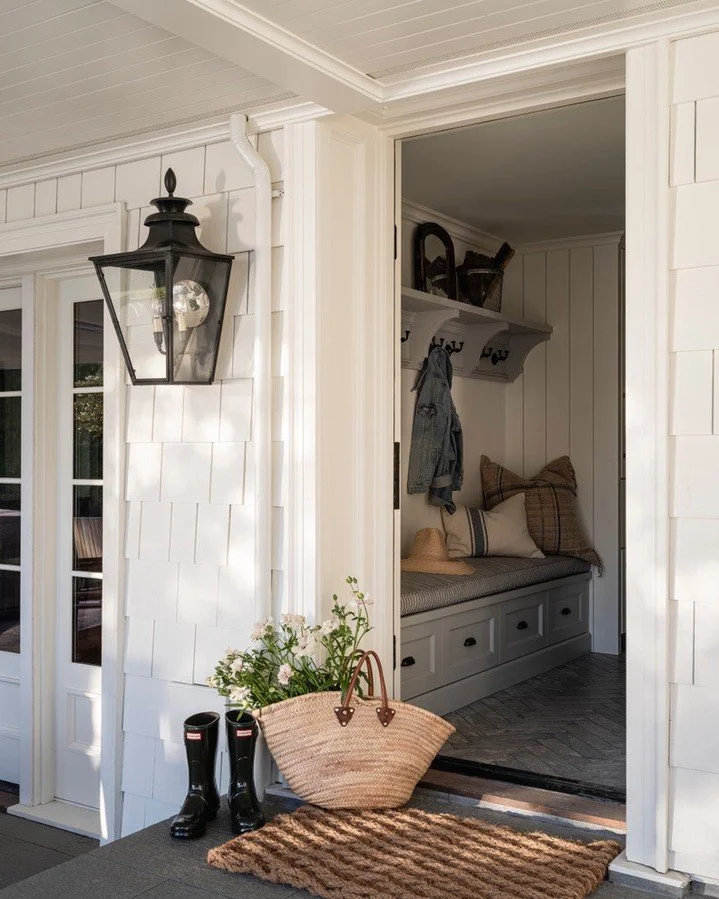 I want to say our backdoor always looks like this... but then again, what would we do without aspirations?⁠
⁠
⁠
⁠
⁠
Designer: @katlawtoninteriors 
Photographer:@_karamercer⁠
Stylist:@teressajohnson