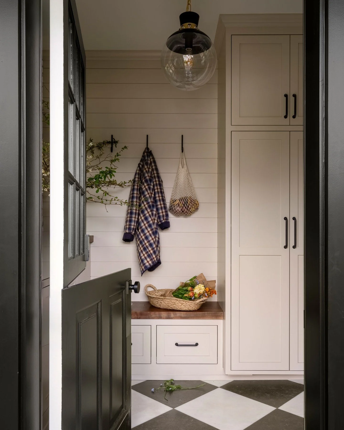 What is it about a dutch door and a woven basket? @tammarastrouddesign lays the best foundations for the pastoral life I long to lead.⁠
⁠
⁠
⁠
⁠
⁠
⁠
⁠
⁠
⁠
⁠
⁠
⁠
⁠
⁠
⁠
⁠
⁠
⁠
⁠
#Architecturaldigest #archdaily⁠
#interiordesign #interiorstylist⁠
#designin