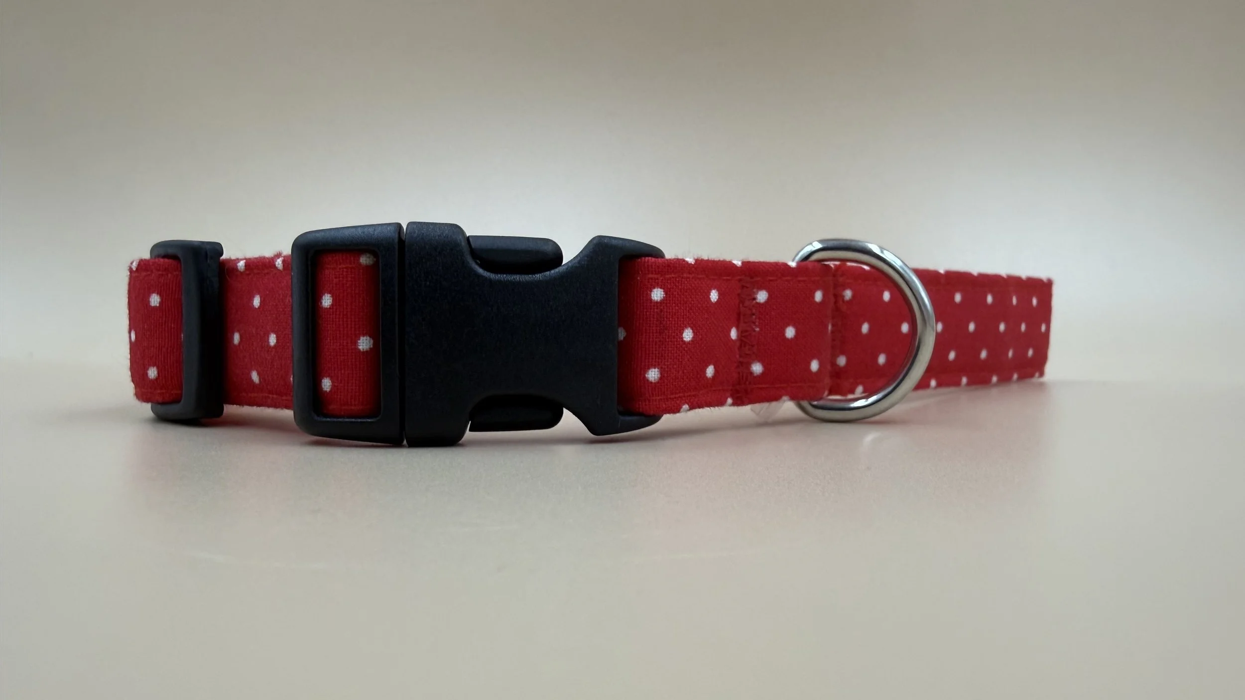 Sweetheart Dot Collar