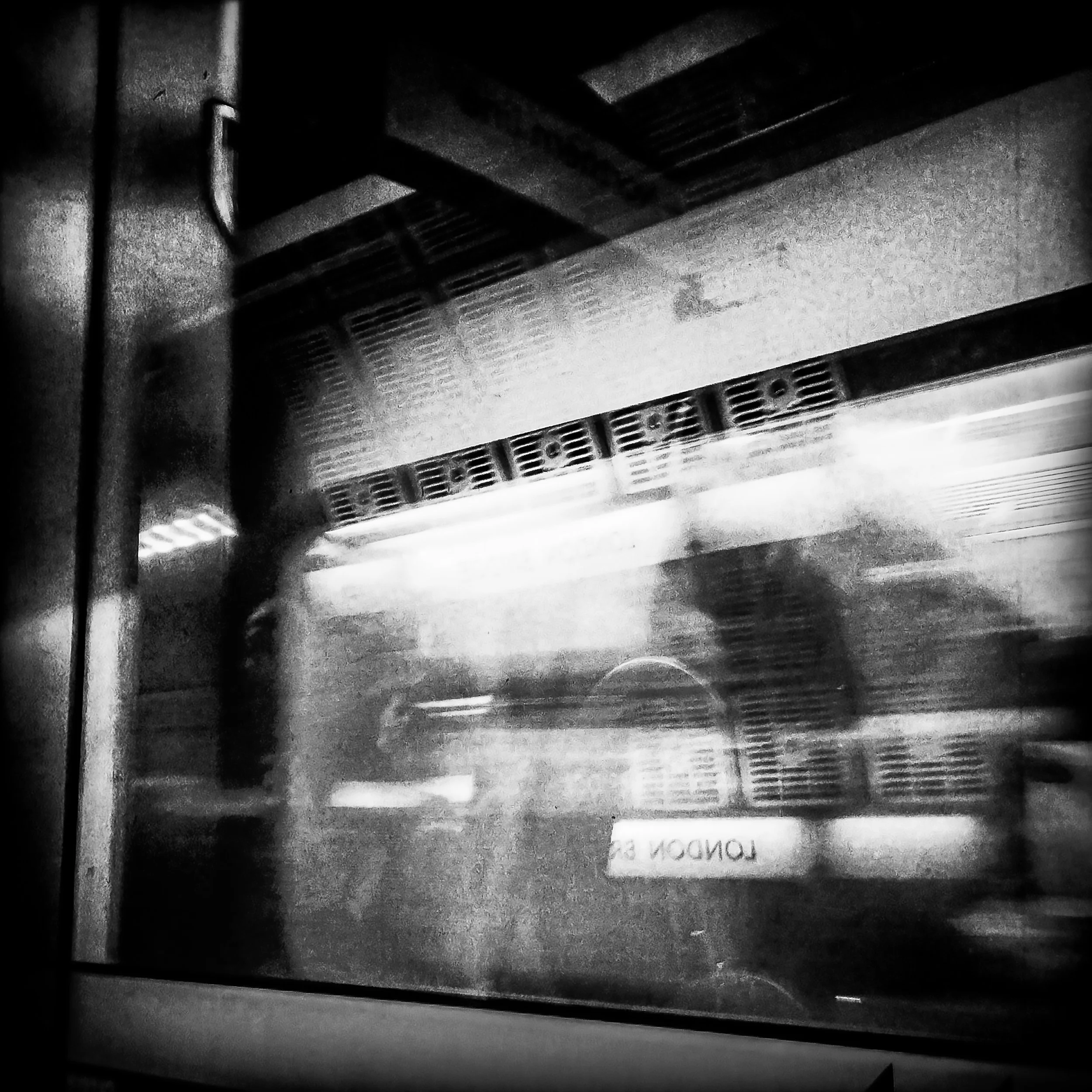 London Bridge Rush | Monochrome