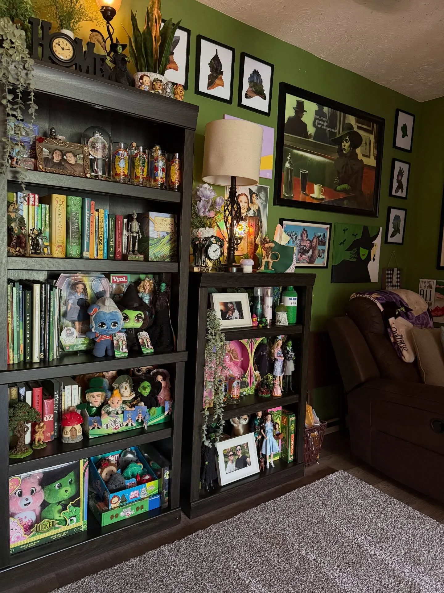 My &lsquo;Oz&rsquo; collection has never been displayed so beautifully&hellip; 💚🌈👠✨🌪️🫧