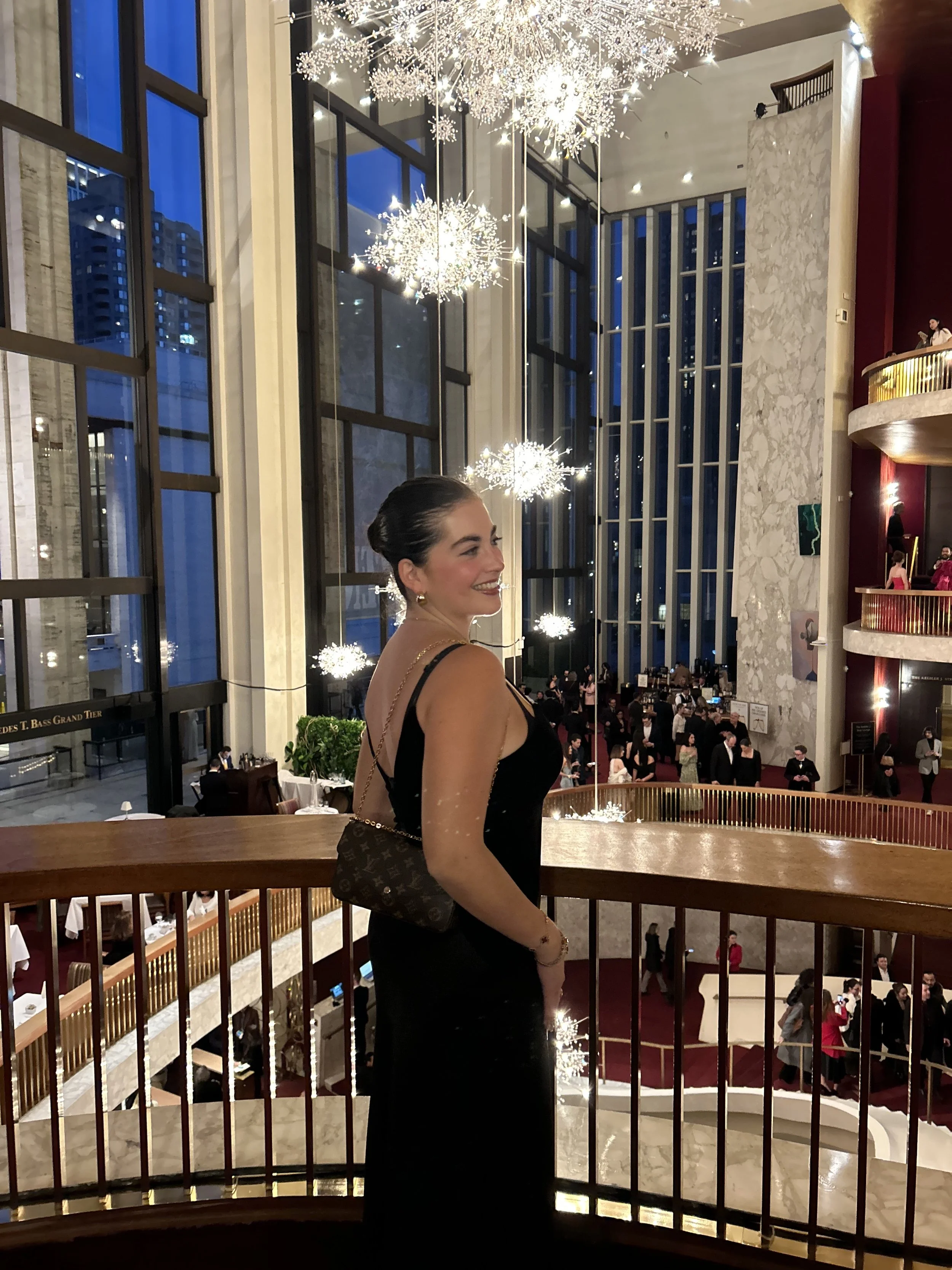 Notes on New York Elegance: On winter dressing, city atmosphere, and the visual culture that makes New York one of the most elegant cities in the United States.