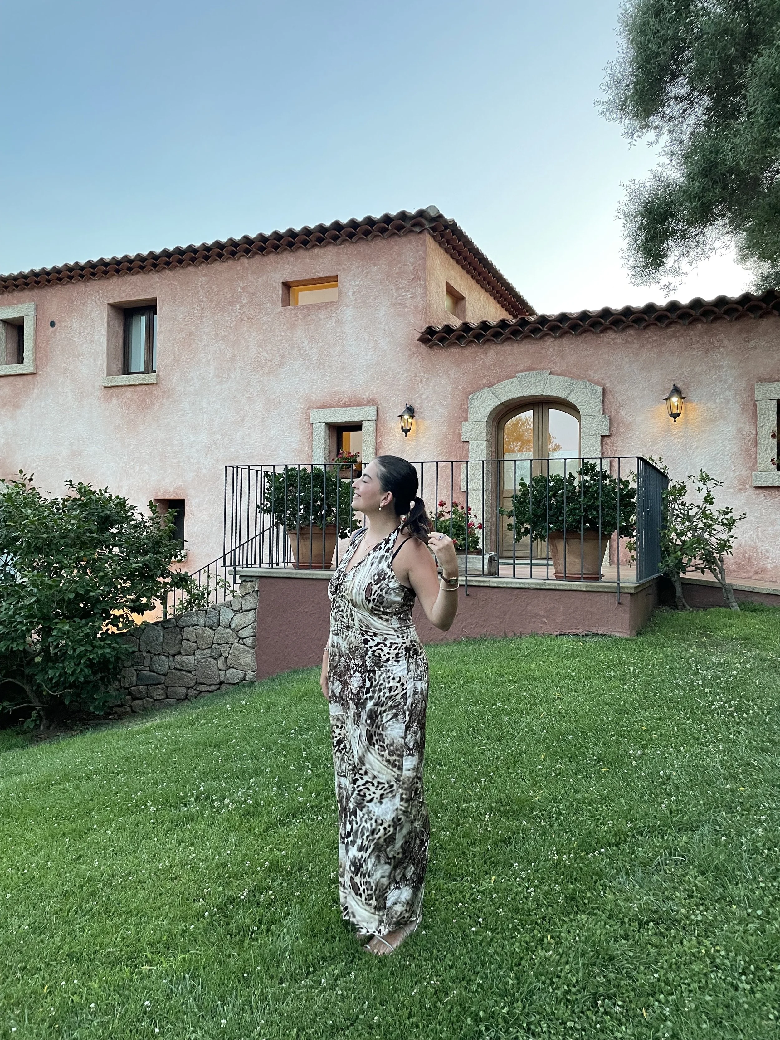 mediterranean restaurant outfit.jpg