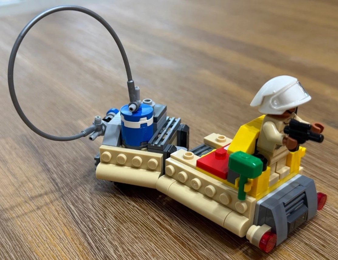 Bag 2: attached fuel trailer