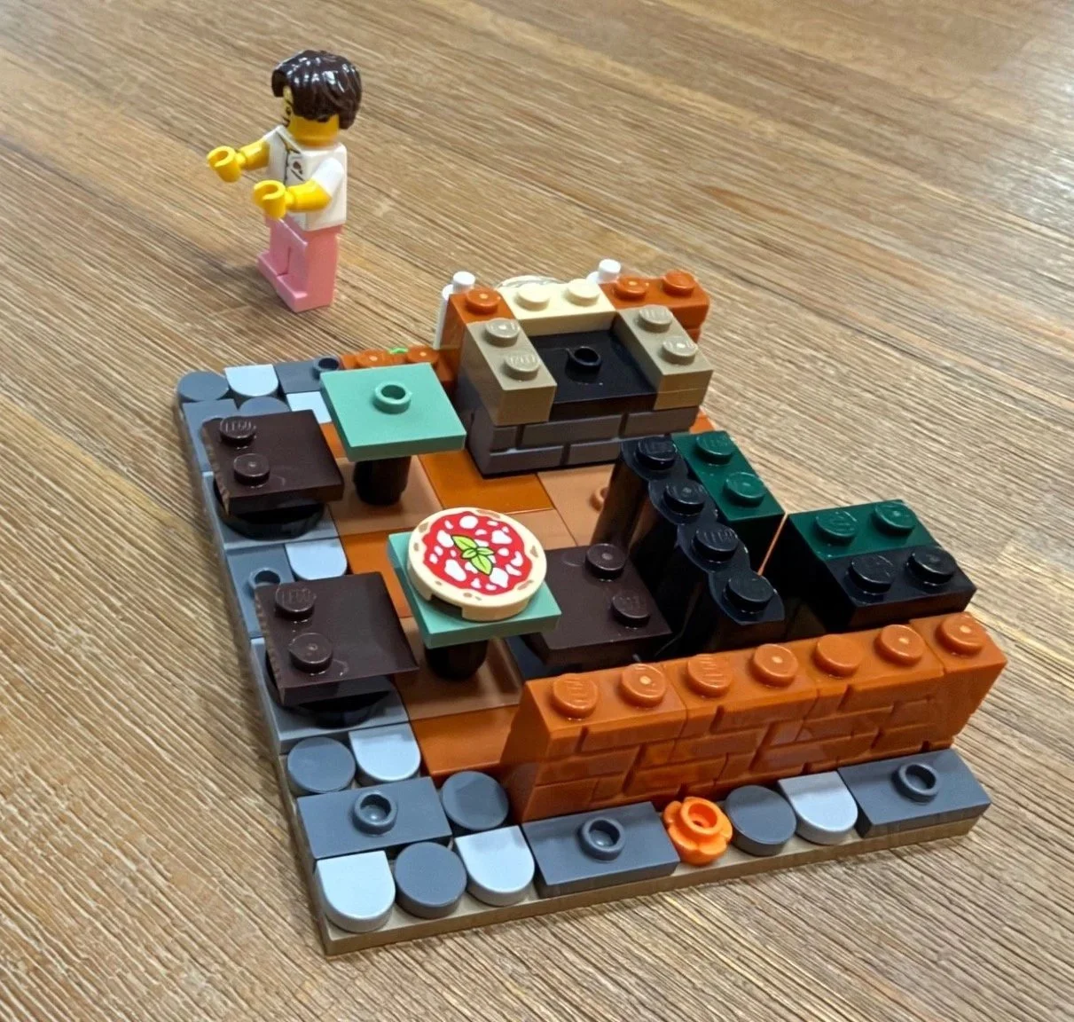Bag 1: base, furniture and minifigure