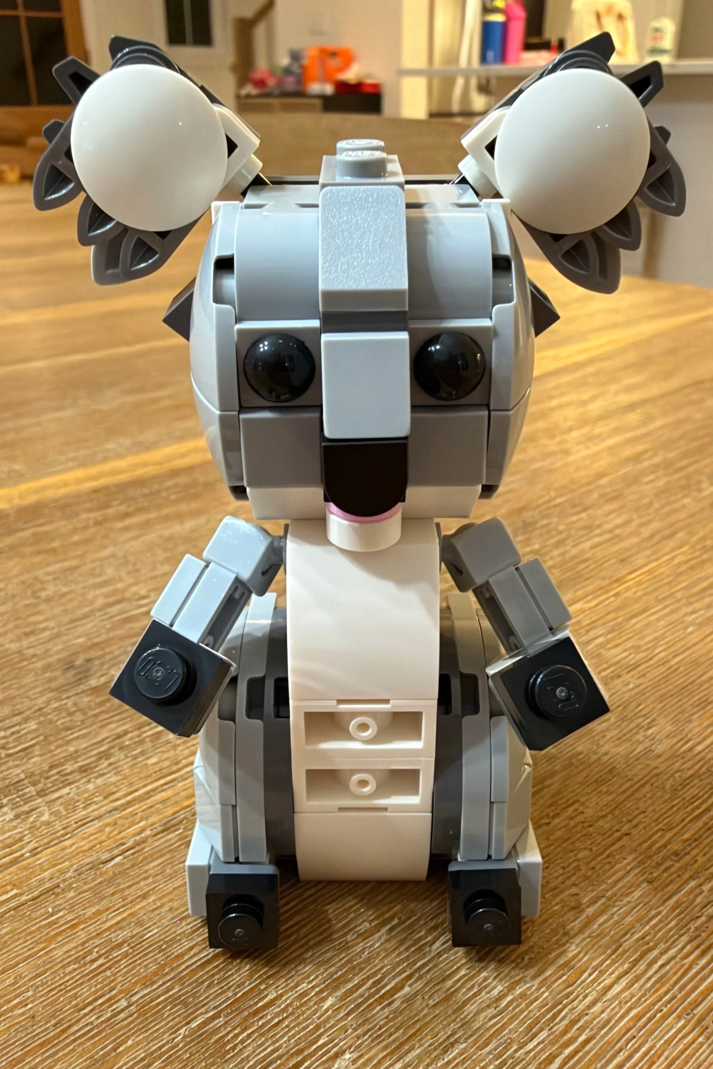 Young LEGO koala with poseable head, arms and legs from the Family of Koalas 31388 build
