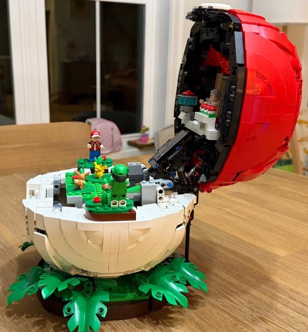 lego-72154-poke-ball-finished-open-side.jpg