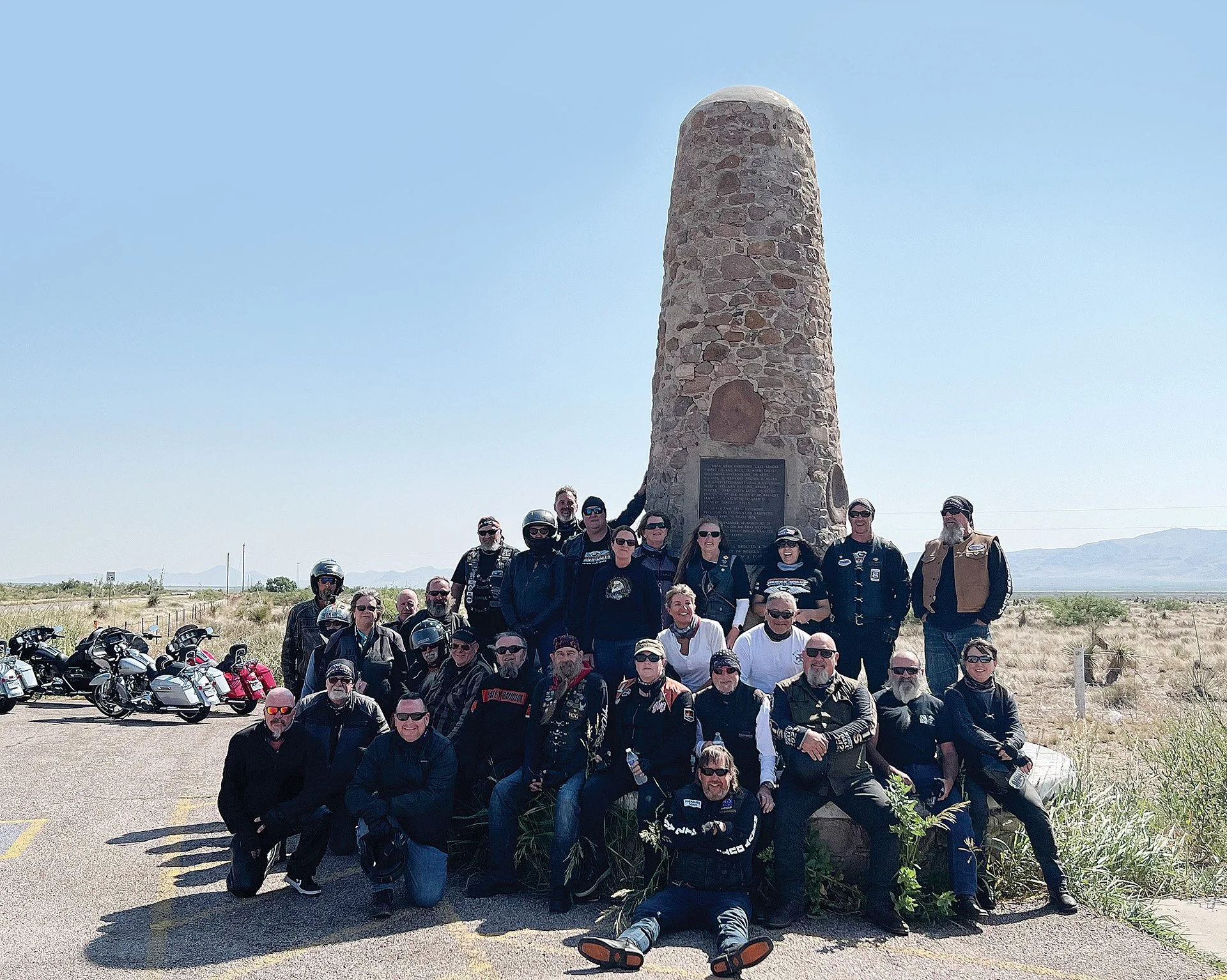 230628_Big_IMG_9686 Geronimo Last Apache group.jpg