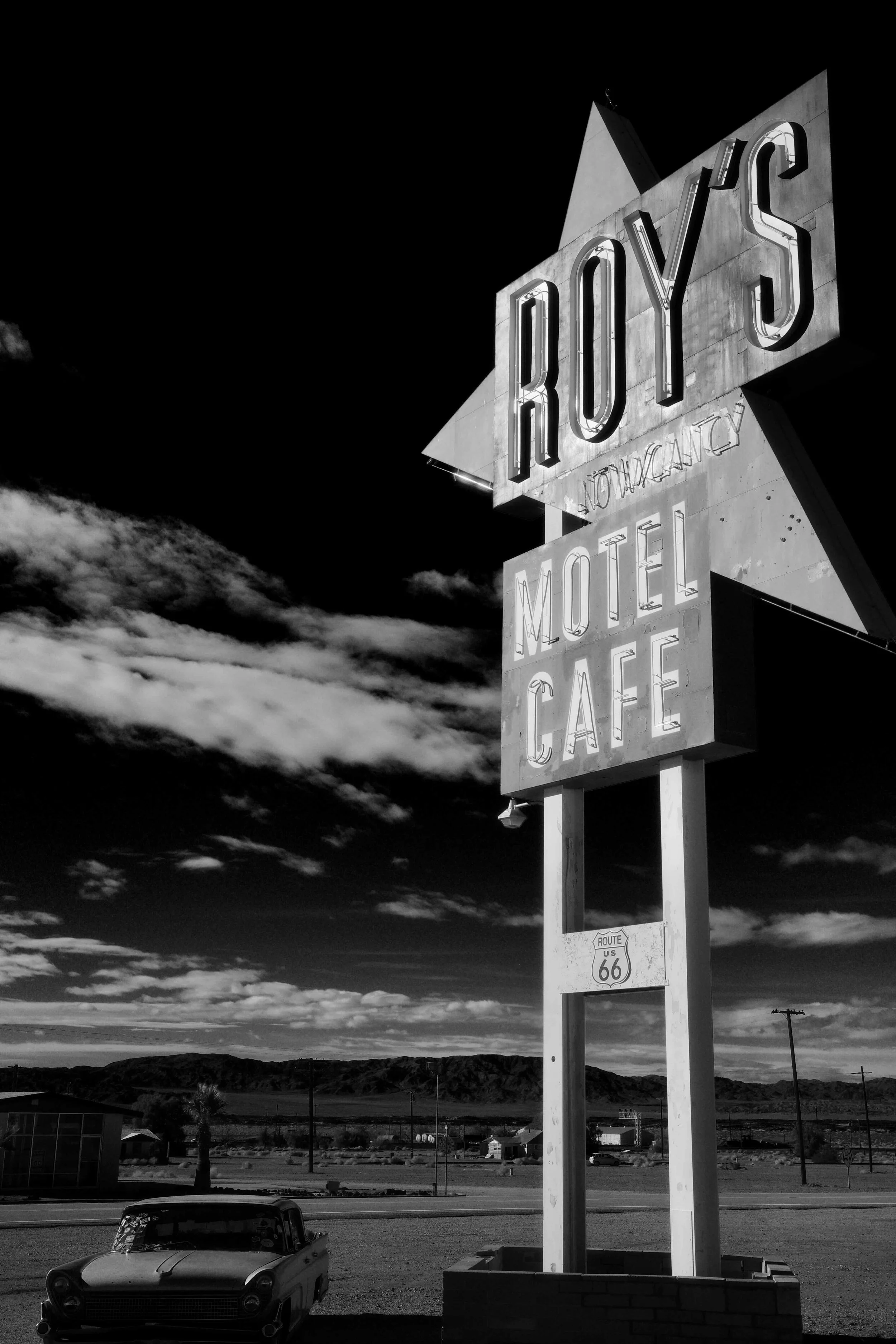 Roy's Motel Sign