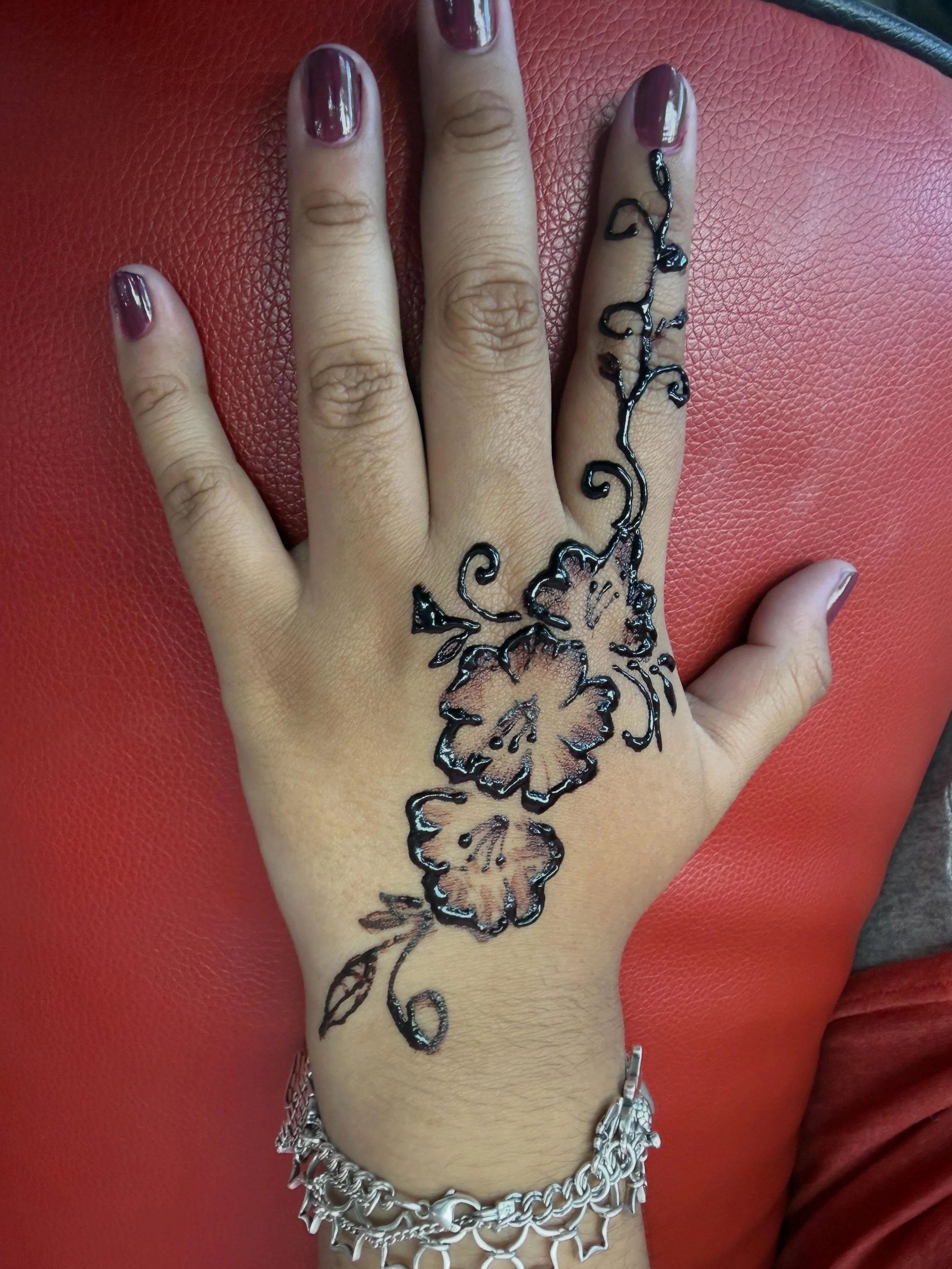 Henna tattoo #mahieyebrowthreading