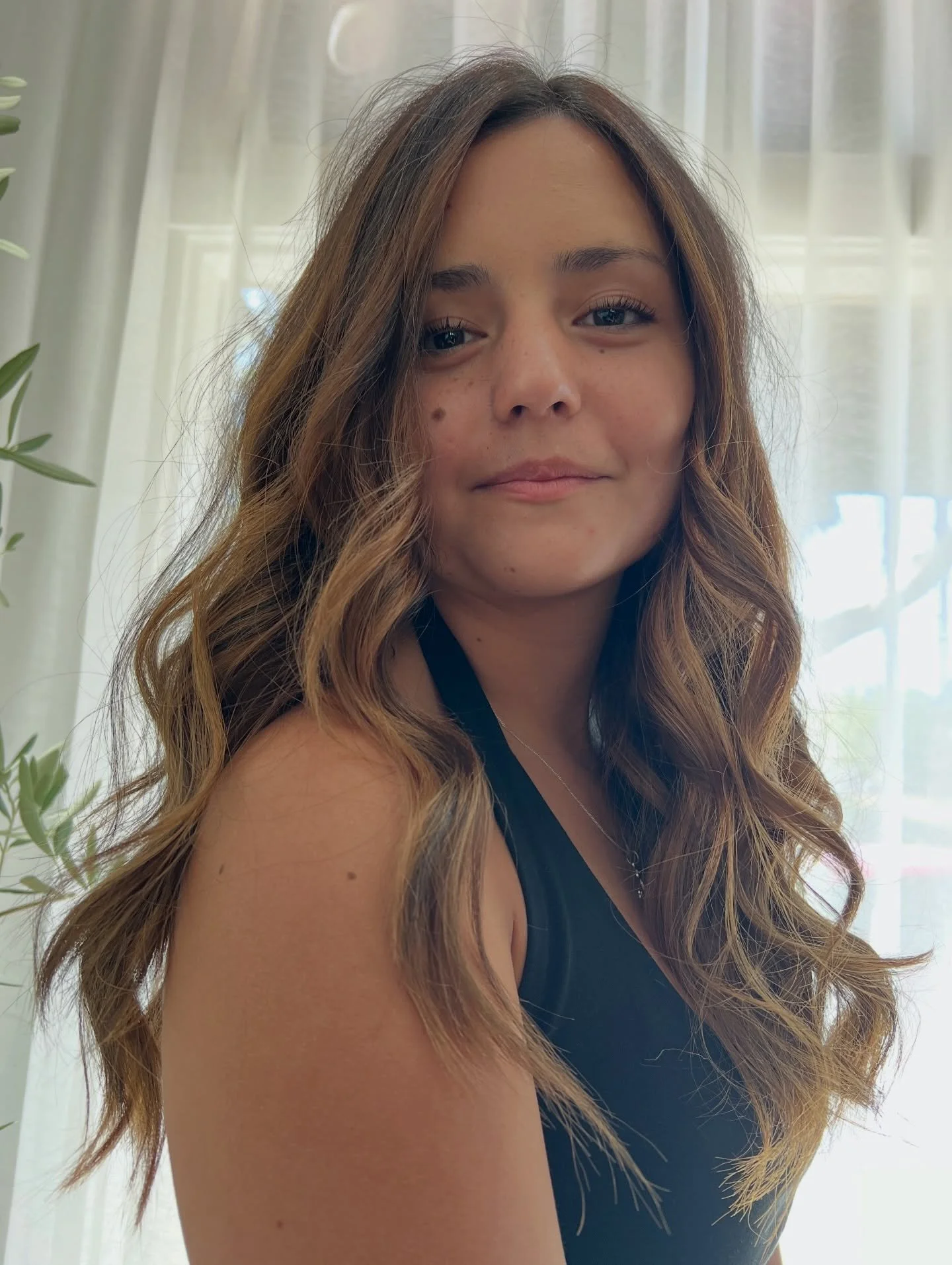 Before: deep brunette with cooler, heavier tones.
After: softened with warm honey ribbons for dimension, movement and a more lived-in finish. STUNNING!! 

Hair by Vee using @davines_australia

#balaygehighlights #davines #melbournesalons #hairsalon