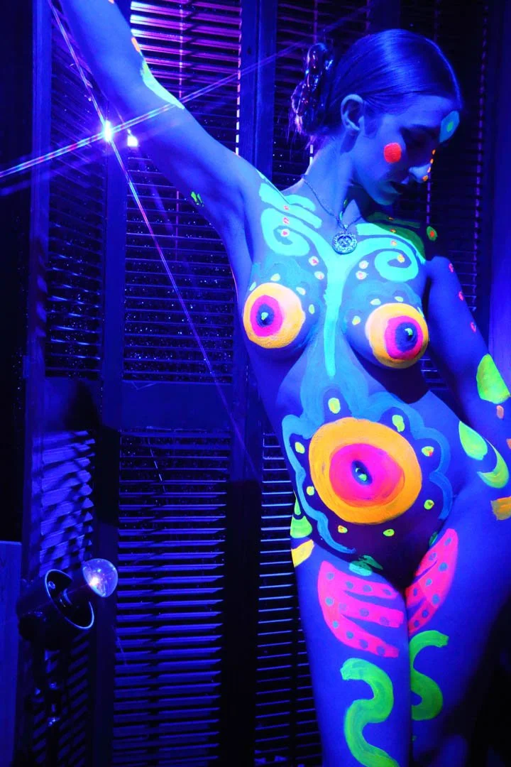 Photo Credits: Mike Knuist, April 2022
Painting: Iza Howler
https://www.instagram.com/art_via_chainsaw/