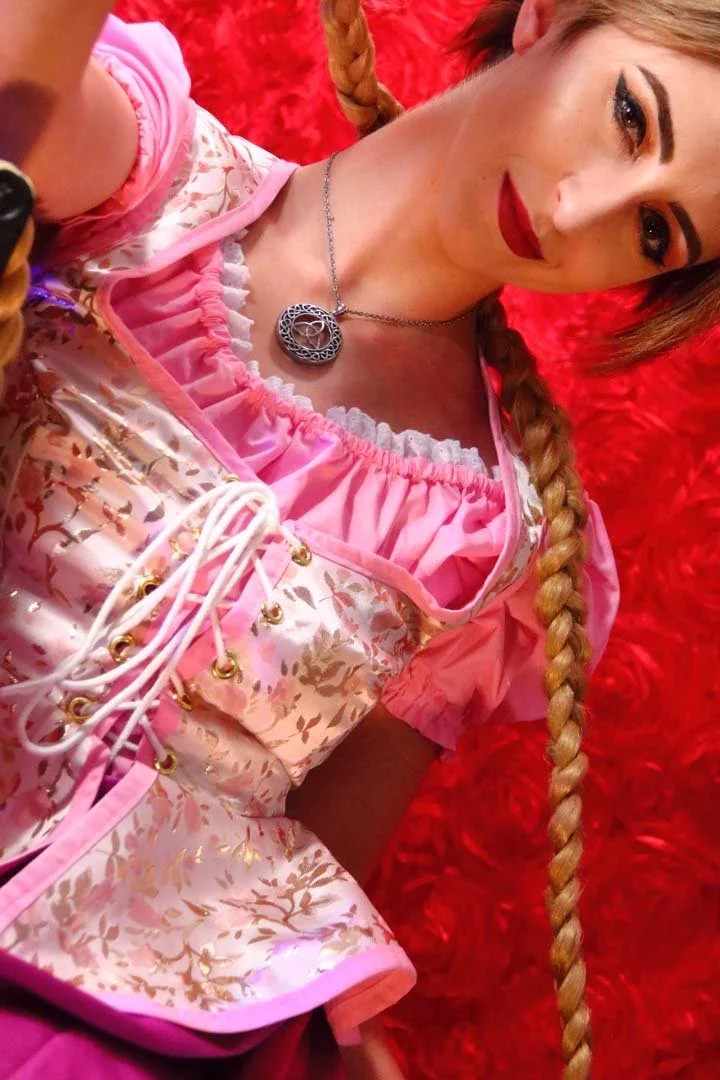 Photo Credits: Mike Knuist, July 2022
Costume by: Lily Creek
https://www.instagram.com/art_via_chainsaw/