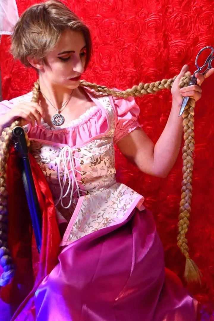 Photo Credits: Mike Knuist, July 2022
Costume by: Lily Creek
https://www.instagram.com/art_via_chainsaw/